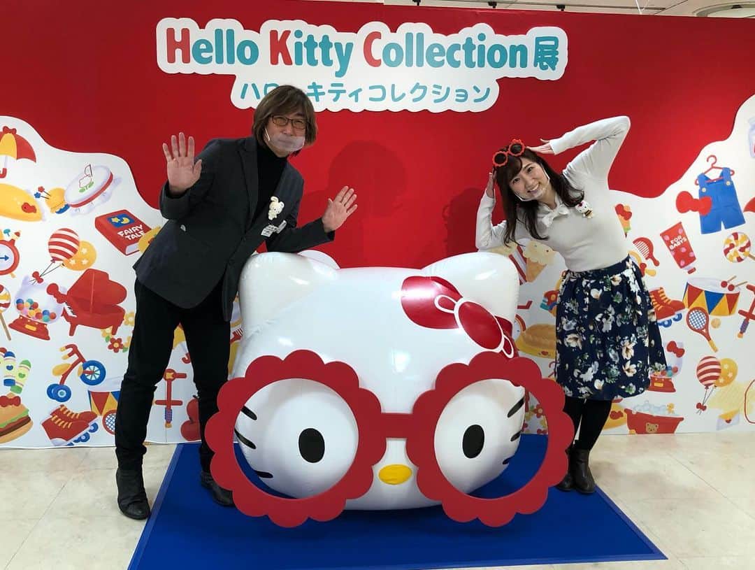 世永聖奈さんのインスタグラム写真 - (世永聖奈Instagram)「🎀🍎﻿ ﻿ 『ハローキティコレクション展』﻿ ﻿ 丸井今井札幌本店で29日まで開催！﻿ ﻿ きょうはこのコレクション展のプロデューサーであり、 サンリオ月刊情報誌「いちご新聞」元編集長である 高桑秀樹さんのトークショーで MCを担当させて頂きました！﻿ ﻿ 日本のかわいい文化の先駆者キティちゃんの世界を みなさん体感してみてください❤️﻿ ﻿ かわいいが止まりません！！！﻿ ﻿ #ハローキティコレクション展﻿ #ハローキティ #キティちゃん #サンリオ﻿ #かわいい #映え #フォトスポット﻿ #プロデューサー #高桑秀樹 さん﻿ #月刊情報誌 #いちご新聞﻿ ﻿ #HBC #北海道放送 #今日ドキッ﻿ #アナウンサー #世永聖奈 #セナスタグラム﻿ #日下怜奈 #妹 #別仕事だけど会えた﻿ #れーな ﻿」12月16日 16時53分 - hbc_yonagasena