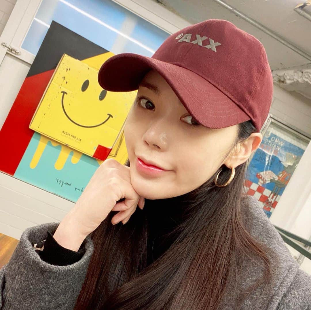 リジ のインスタグラム：「모자 선물 고맙디 @sj_hooon @xxa_official_ 🙂 오늘아님」