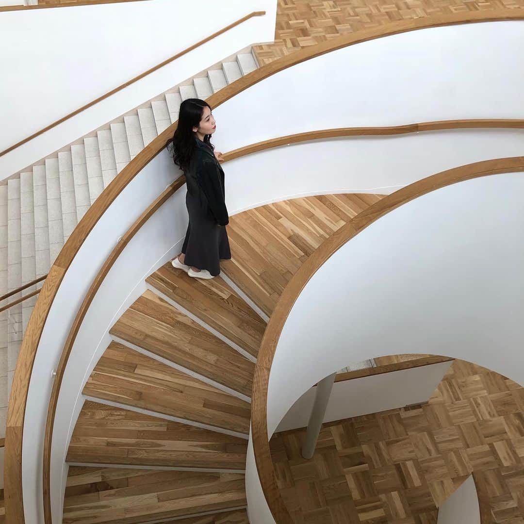 小川沙樹さんのインスタグラム写真 - (小川沙樹Instagram)「螺旋階段って走りたくなりますよね（2枚目参照）🏃‍♀️💨」12月16日 17時00分 - ogawa__saki
