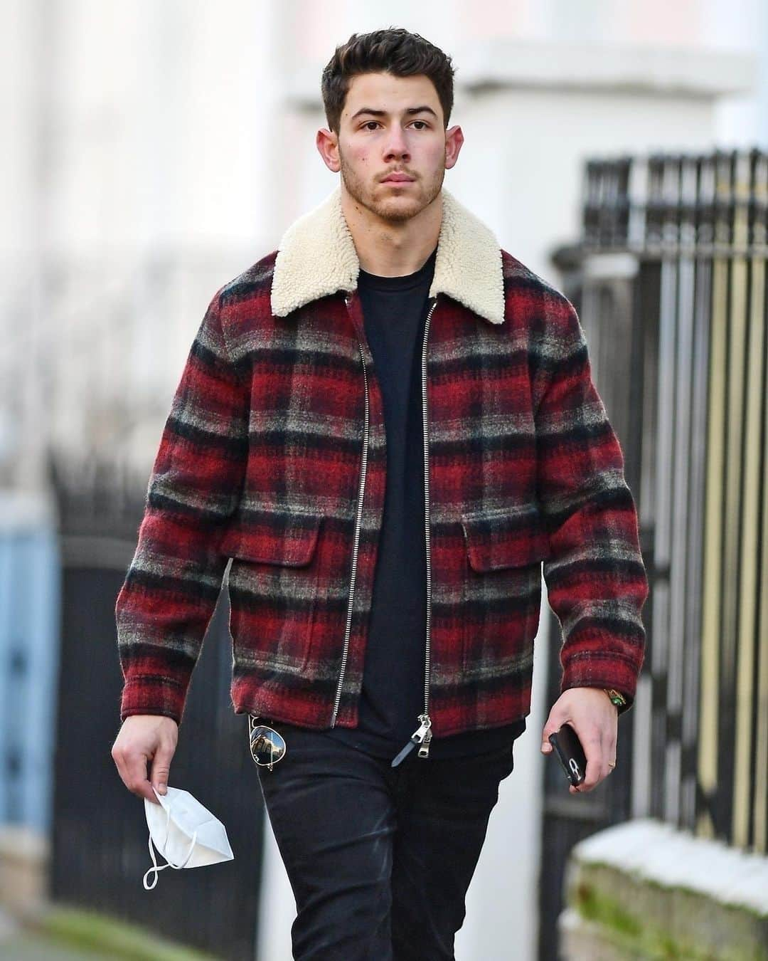 Just Jaredさんのインスタグラム写真 - (Just JaredInstagram)「@nickjonas was spotted on a solo stroll around the Notting Hill neighborhood of London on Tuesday afternoon! #NickJonas Photos: Backgrid」12月16日 17時02分 - justjared