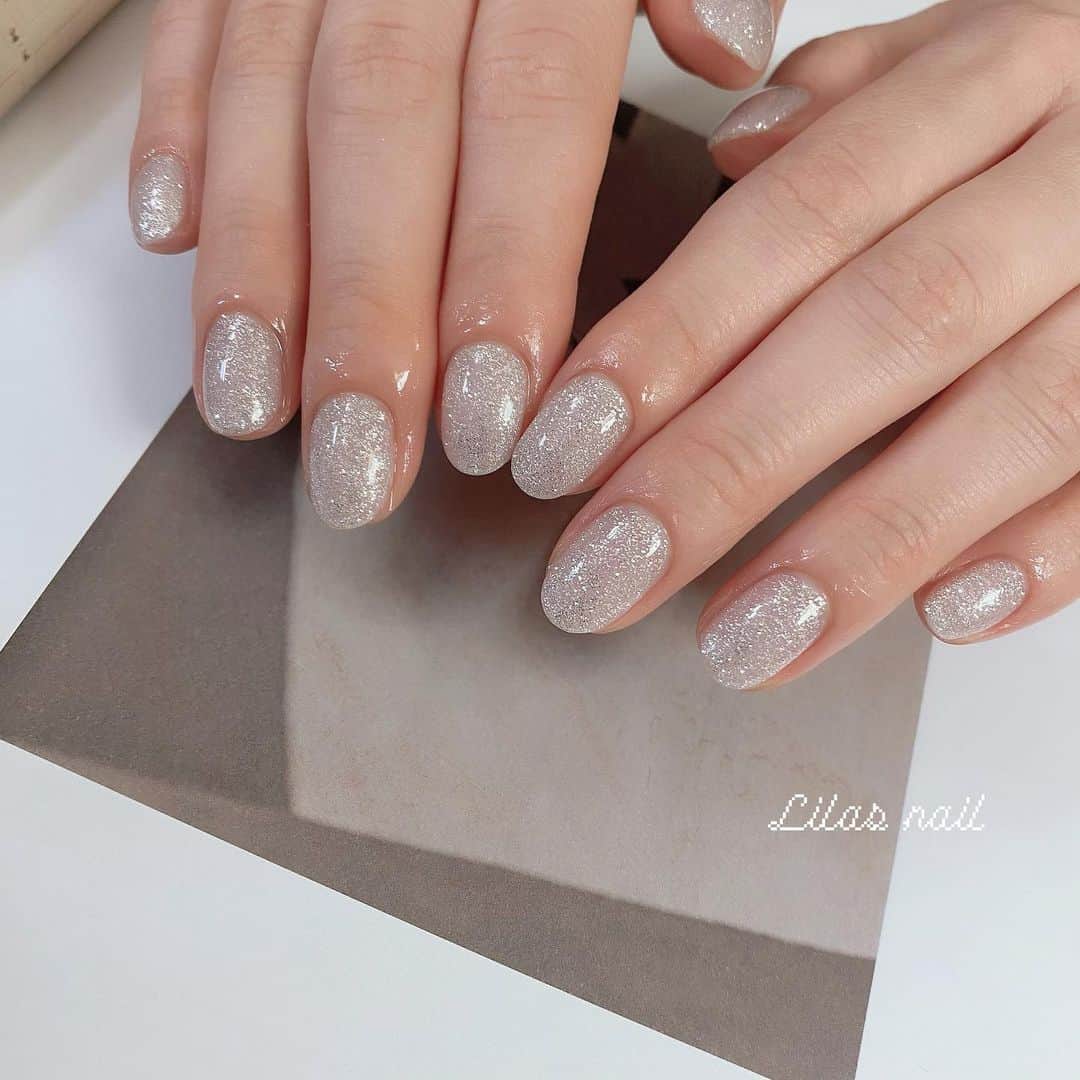 のインスタグラム：「* ベースはうすーいブルー🐋🤍 #girlynail #ガーリーネイル #ミラーネイル #glitternail #젤네일 #젤네일아트 #젤네일전문 #フレンチガーリー  #ギンガムチェック #ギンガムチェックネイル #オーダーチップ #ブライダルネイル #ワイヤーネイル  #セルフネイル #스누피네일아트 #左右非対称ネイル #ちょうちょネイル #蝶々ネイル #ヴィンテージネイル #水滴ネイル #オーロラネイル #フレンチネイル #冬ネイル #マットネイル #韓国ネイル」