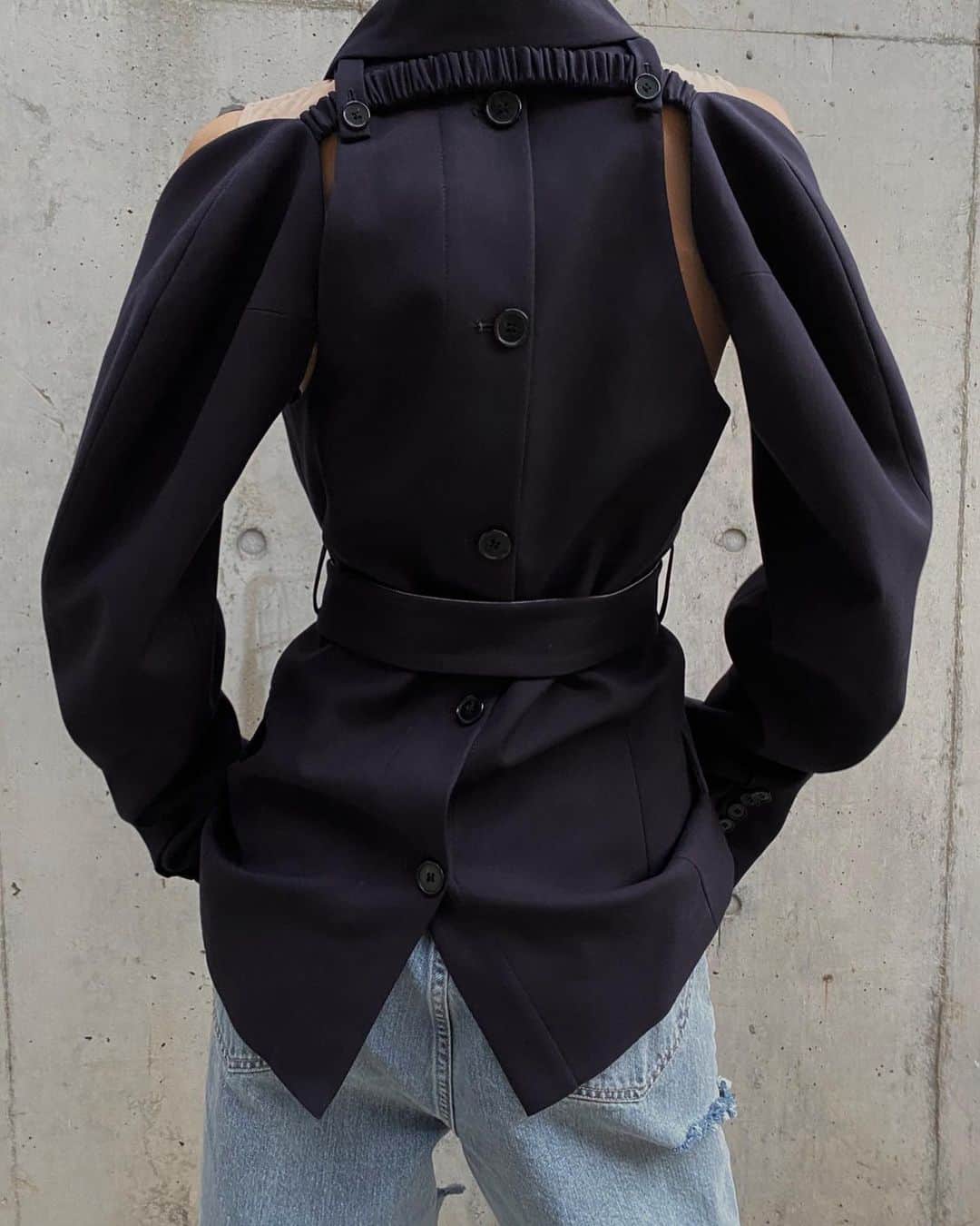 リステアさんのインスタグラム写真 - (リステアInstagram)「This jacket will make you so perfect💙💙💙 >>> @rokhofficial   ✔️Blazer w/Sleeve ¥156,000 + Tax ✔️Denim Pants Side Slit ¥42,000 + Tax  @restirofficial  RESTIR.com RESTIR STYLISTS APP RESTIR BOUTIQUE  #restir #リステア #rokh #ロク #jacket #ジャケット #denim #デニム #ジャケットコーデ #womensfashion #womenstyle」12月16日 17時19分 - restirofficial
