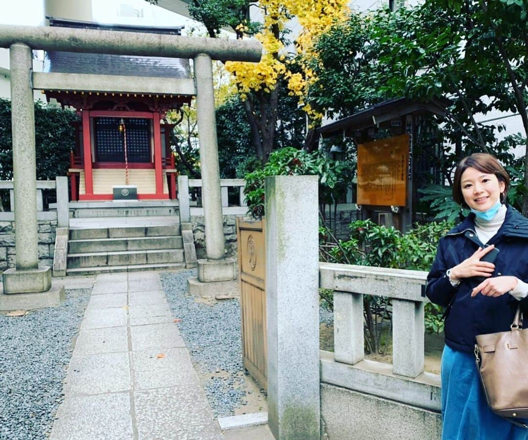 八木ひとみさんのインスタグラム写真 - (八木ひとみInstagram)「日本橋近辺に行ったついでに東証寄ろー！ってワイワイして写真まで撮っちゃいました🤤  #JPX #東京証券取引所 #兜神社 #小網神社 #狛犬散歩 #経済キャスター」12月16日 17時21分 - yagi_hitomi_0801