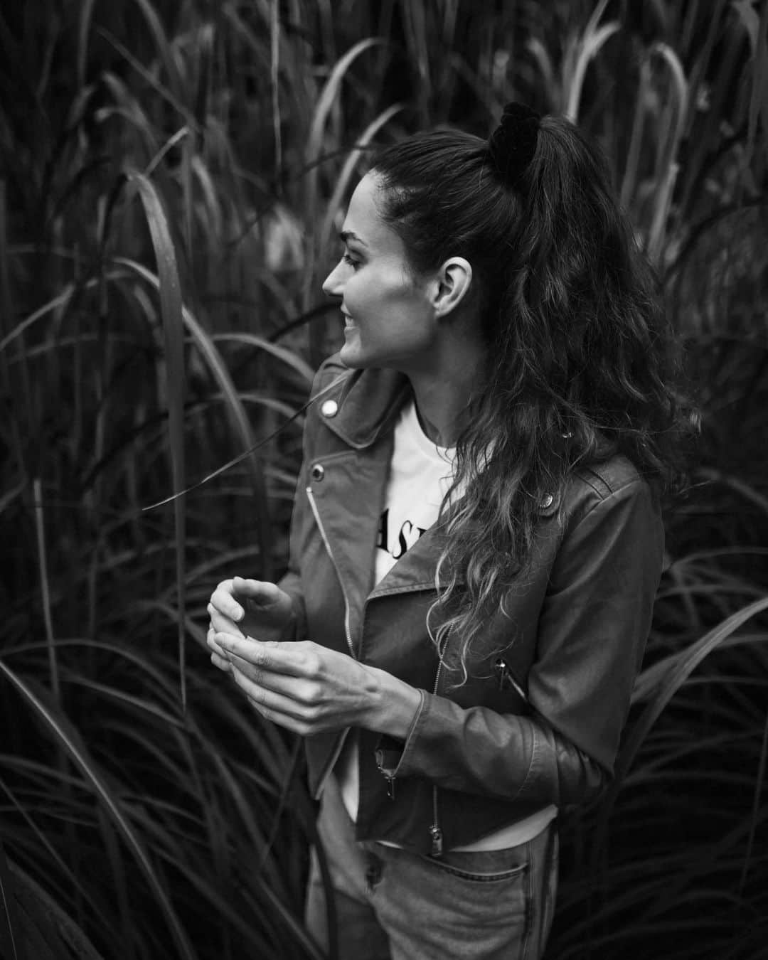 ズザンナ・ヤカボスのインスタグラム：「Into the wild 🤨 1, 2 or 3? 📷 @panamyphoto (what a surprise) . . . . . . #bwphotography #blackandwhite #intothewild #nature #GASjeans #DenimNeverLies #TrueBlueInside #panamyphoto」