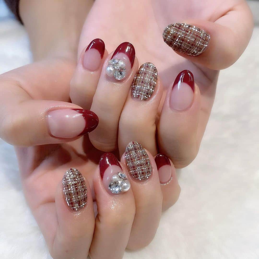 RIKAのインスタグラム：「🧣🤶❤️ #ツイードネイル」