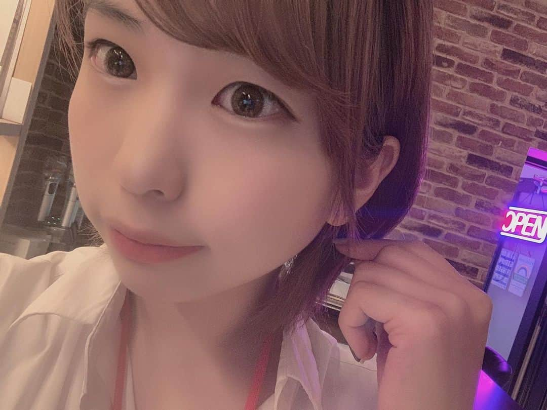 高杉麻里さんのインスタグラム写真 - (高杉麻里Instagram)「おはようございます〜(꒪˙꒳˙꒪ )  今日も15時~お店います😚✌️ 外は寒くて手が痛い😣  どんどん冷え込みが厳しくなってきましたね🥺🥺  夏より好きだけど寒すぎるのもなぁ:( ;´꒳`;):  店内暖かくしてお待ちしてます(∩´ㅂ`∩).*  #ガールズバー #girlsbar #新宿 #新宿西口 #歌舞伎町 #小滝橋通り #西新宿 #BAR #女の子とお酒が飲める場所 #大久保 #新大久保 #ダーツ #darts #dartslive2 #カラオケ #カラオケDAM #カラオケ採点 #Xmas #XmasEvent #風船割りゲーム #カクテル #ポケパラ #ポケパラ関東 #ポケパラでブログ書いてます #飲み放題bar #飲み放題」12月16日 17時27分 - leala.mari20.622