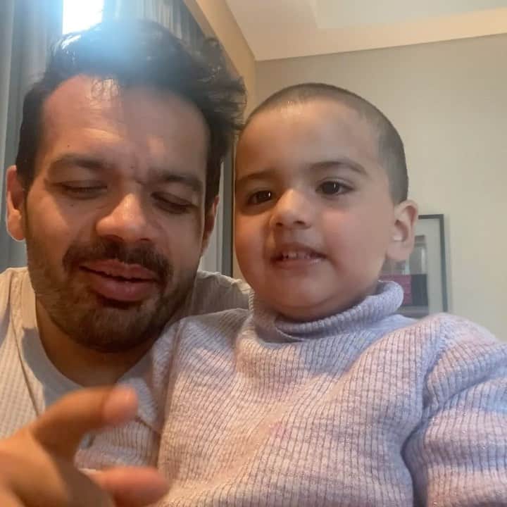 Gaurav Tanejaのインスタグラム：「Hey guys, I would like to put in on record that ‘Papa Wow’. All other claims were by me under pressure. This one , I really mean it. - @rasbhari.taneja  #truth #flyingbeast #PapaWow」
