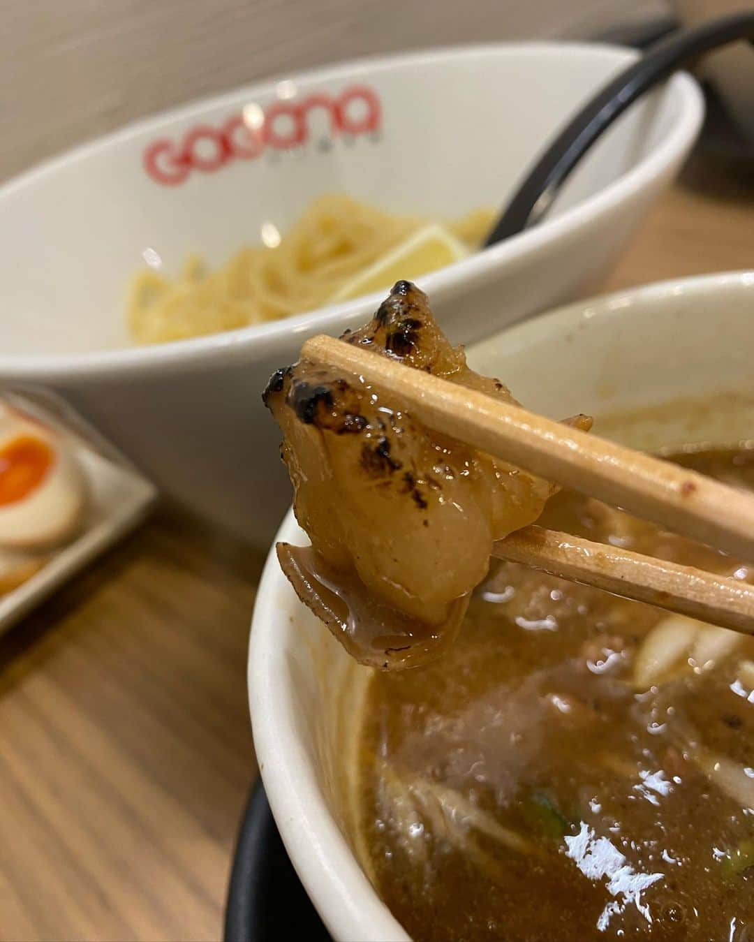 ニッチロー'さんのインスタグラム写真 - (ニッチロー'Instagram)「ホンモンつけ麺  ホルモンと聞いたら焼肉好きはめっちゃ反応しちゃう  渋谷にある【ガガナラーメン　極】さんの「特製GaGaNaホルモンつけ麺」  ホルモン追加で  国産黒毛和牛のホルモンがもうプリンプリン  ホンモンつけ麺恐るべし  追加で白米  もうこれは反則  次はホルモン追加の追加にしよう  それも反則  #ガガナラーメン極  #特製ホルモンつけ麺 #ホルモンつけ麺 #つけ麺 #ニッチ飯」12月16日 17時34分 - nicchiro5.1