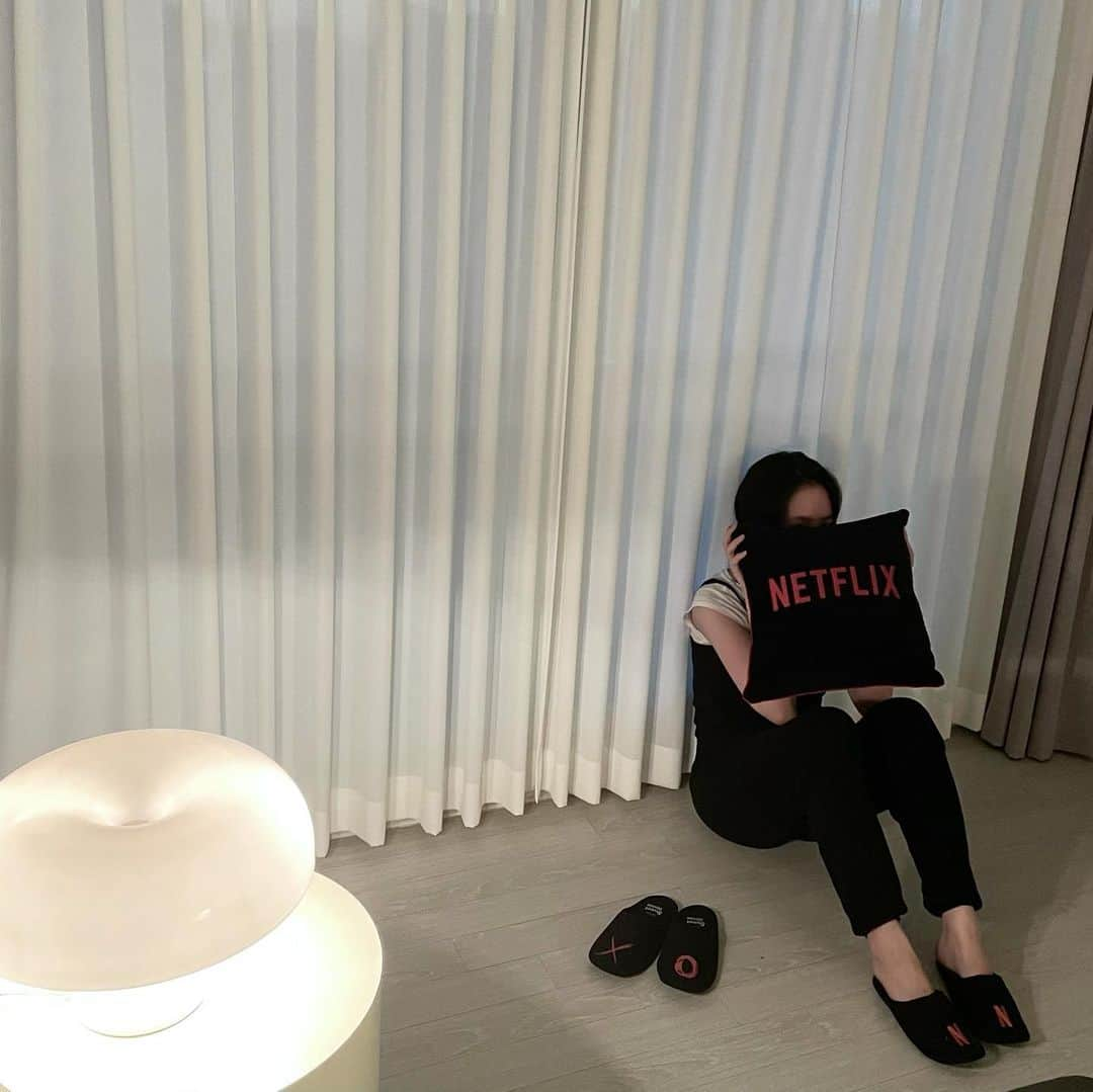 パク・ギュヨンさんのインスタグラム写真 - (パク・ギュヨンInstagram)「@netflixkr」12月16日 17時44分 - lavieenbluu