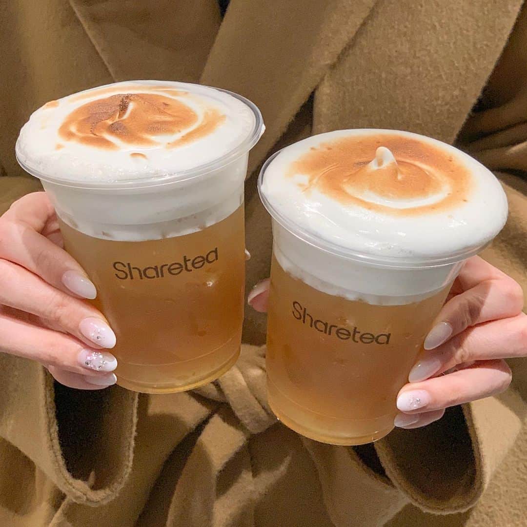 ぱんもんさんのインスタグラム写真 - (ぱんもんInstagram)「⠀ ＼ 吉祥寺の台湾茶専門店 ꪔ̤̮♥ ／﻿ ﻿ 12/11 吉祥寺店NEW OPEN🌼﻿ ﻿ #Sharetea の﻿ ◇凍頂烏龍茶マシュマロクリームティー 550円﻿ ◇5種のフルーツティー 700円﻿ ◇台湾紅茶ソフトクリーム 480円﻿ ◇木村屋のあんぱん各種﻿ ﻿ 世界に500店舗あるShareteaの﻿ 日本２号店が吉祥寺にオープン✨﻿ レセプションに招待していただき、﻿ 早速行ってきました☺︎🍵﻿ ﻿ 台湾茶やティーラテ・フルーツティー・タピオカ など﻿ 種類豊富なドリンクが魅力的₍ᐢ.ˬ.ᐢ₎🍊﻿ ﻿ 中でも私のおすすめは、﻿ マシュマロクリームティー♡ ♡ ♡﻿ ﻿ 台湾茶のほわんとした﻿ お花のような香りが大好きなんだけど、﻿ そこに甘いマシュマロクリーム、﻿ そしてそれをバーナーであぶってあるの！﻿ ﻿ 下のお茶とクリームを混ぜると﻿ なんか絶妙で美味しい🥺すき🗽﻿ ﻿ あと、木村屋さんとコラボしたあんぱんも﻿ 変わり種があって面白かった🥰﻿ ﻿ 玉露あんぱんとかみつ姫安納芋あんぱんとか﻿ 四角いナポリタンとか、どれも美味しいです🍝♡﻿ ﻿ 飲食スペースもあるので、﻿ 小腹が空いて休憩したい時とかぴったりかも☺︎﻿ 吉祥寺駅すぐだから﻿ フラっと立ち寄れるのも良い✨﻿ ﻿ ぜひ行ってみてね😌🍵﻿ Thank you @sharetea_japan 💐﻿ ﻿ #Sharetea #シェアティー #台湾茶 #カフェ部 #吉祥寺カフェ #カフェ好きな人と繋がりたい #オープン #台湾カフェ #吉祥寺 #吉祥寺グルメ #中央線カフェ #PR」12月16日 17時47分 - panmon15