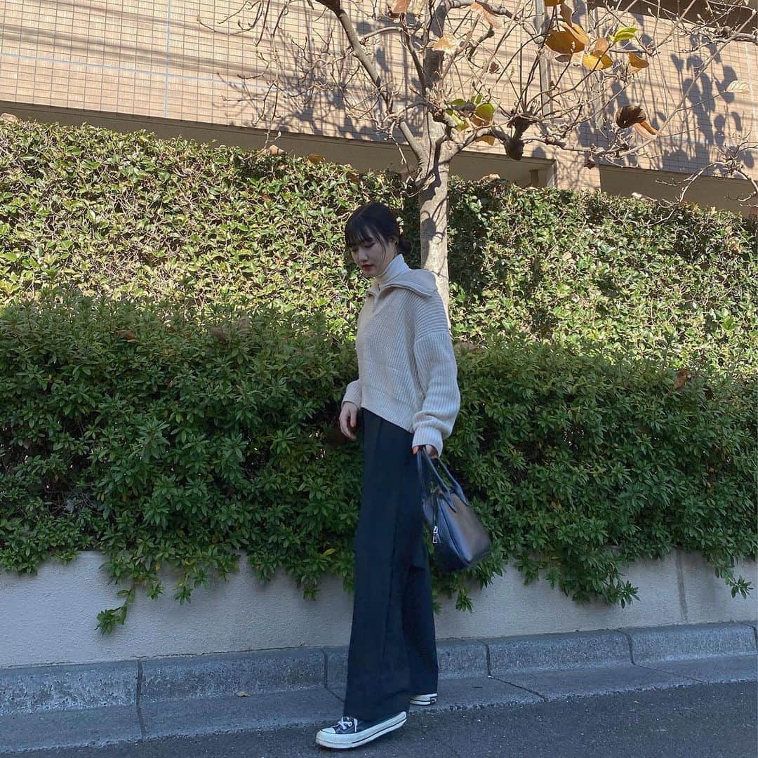 河崎みーなのインスタグラム：「コンバースに合わせたコーデ🏷 タグ付けしてます🖤 . .」