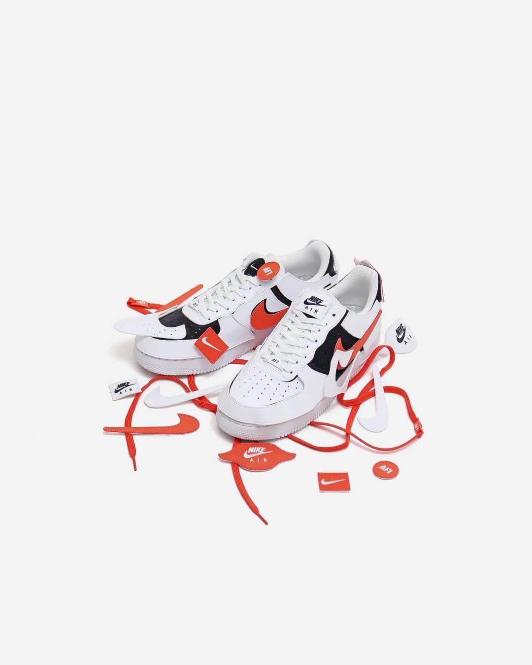 A+Sのインスタグラム：「2020. 12. 19 (sat) in store﻿ ﻿ ■NIKE AF1/1﻿ COLOR : WHITE/WHITE-BLACK-COSMIC CLAY﻿ SIZE : 23.0cm-25.0cm、26.0cm-29.0cm、30.0cm﻿ PRICE : ¥15,500 (+TAX)﻿ ﻿ アレンジ可能なエア フォース 1が登場。取り外しができるオーバーレイを備えたクラシックなデザインなら、時代を超越したシルエットに自分らしさを加えられる。すっきりとしたオールホワイトのカラーをコズミッククレイのシャープなアクセントで強調。ワードマークとスウッシュを使った取り外し可能なグラフィックで個性をアピールできる。このユニークなシューズで、ホリデーシーズンに独創性を発揮しよう。﻿ ﻿ G-Dragon, an avant-garde artist who masters various creative tools, has begun to move toward the creation of utopia. I will never forget the hope that one day I will realize my dream, even if I am suppressed by the hidden power. Finally, the latest model, the Nike x G-DRAGON Air Force 1, was released. Underneath the overpainted white paint, there is hope that has swelled greatly while continuing to create.﻿ ﻿ #a_and_s﻿ #NIKE﻿ #NIKEAF1﻿ #NIKEAF1/1﻿ #NIKEAIRFORCE﻿ #NIKEAIRFORCE1」