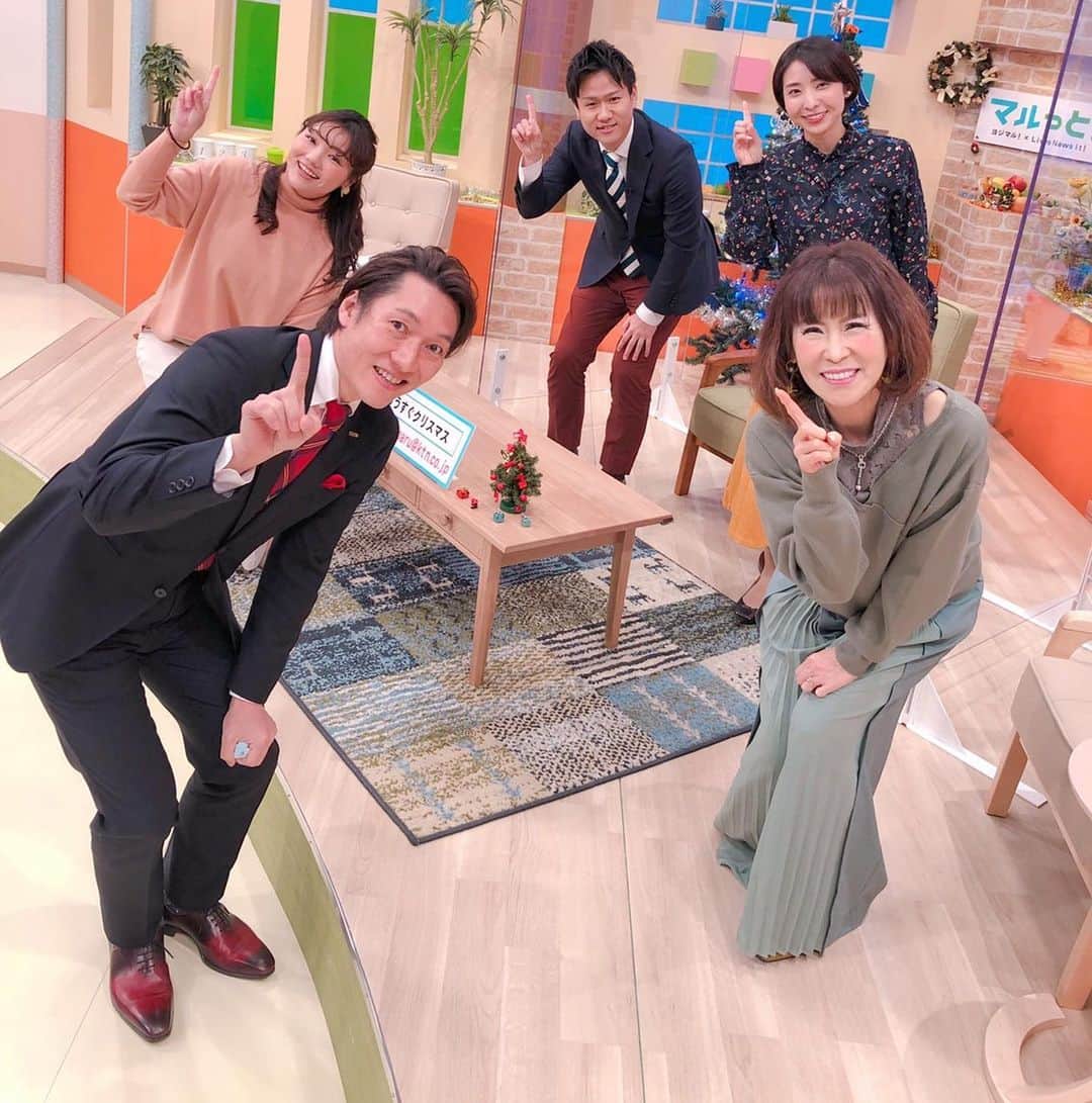 岩本初恵さんのインスタグラム写真 - (岩本初恵Instagram)「テレビ長崎でした つけまつ毛 皆様から温かいお言葉 嬉しい  勇気もってアップして 良かったです  ところが マーケティング部から  テレビやCMのイメージが あるので ナチュラルメイク NG  慌ててつけまつ毛 付けに帰りました  たまには つけまつ毛無しで アップしますね  長崎も寒い 粉雪が降ってます  寒い一日 コロナに風邪 気をつけて下さいね  YouTubeチャンネル はっちゃんアカデミー 本日の夜9時に 新しい動画を アップします  ぜひご覧くださいね はっちゃんアカデミーは インスタのプロフィールの リンクから ご覧いただけます  そしてオンラインサロンも 大人気です 毎週木曜日は 自宅からの 生ライブ配信  いろんな質問やお悩みに その場でお答え しております  オンラインサロンの情報も インスタのプロフィールの リンクから ご覧いただけます^_^  #はっちゃんTV #今日のコーデ #生放送 #福岡 #佐賀 #長崎 #熊本 #愛しとーと #コラーゲン #テレビ #私服 #学び #ファッション #ユーチューバー #はっちゃんアカデミー #youtuber好きな人と繋がりたい #チャンネル登録 #ユーチューブ #経営者 #オンラインサロン #aishitoto #fun #fashion #tv #smile #YouTube #YouTuber #YouTube #YouTuber」12月16日 18時12分 - hatsue_iwamoto