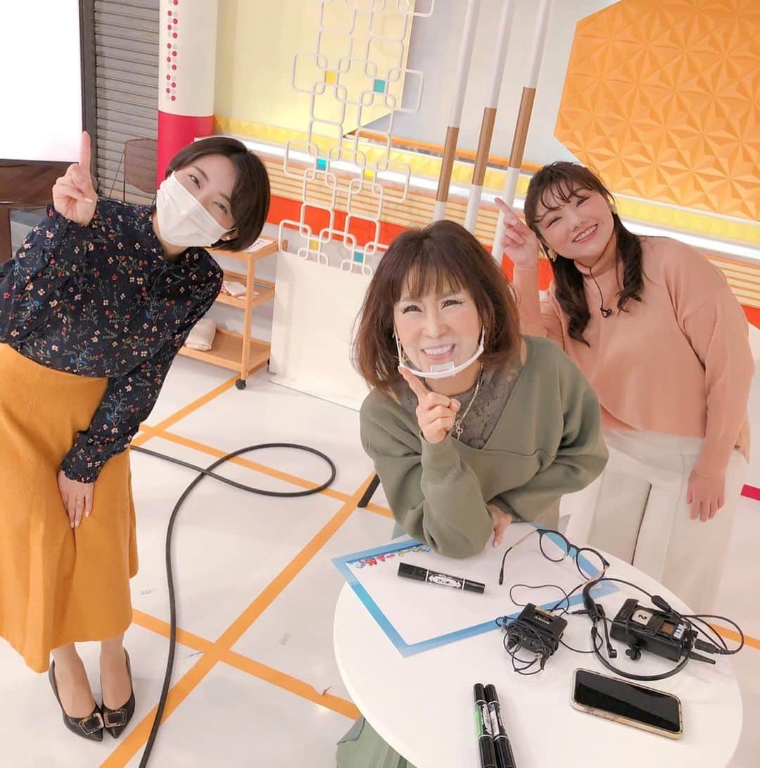 岩本初恵さんのインスタグラム写真 - (岩本初恵Instagram)「テレビ長崎でした つけまつ毛 皆様から温かいお言葉 嬉しい  勇気もってアップして 良かったです  ところが マーケティング部から  テレビやCMのイメージが あるので ナチュラルメイク NG  慌ててつけまつ毛 付けに帰りました  たまには つけまつ毛無しで アップしますね  長崎も寒い 粉雪が降ってます  寒い一日 コロナに風邪 気をつけて下さいね  YouTubeチャンネル はっちゃんアカデミー 本日の夜9時に 新しい動画を アップします  ぜひご覧くださいね はっちゃんアカデミーは インスタのプロフィールの リンクから ご覧いただけます  そしてオンラインサロンも 大人気です 毎週木曜日は 自宅からの 生ライブ配信  いろんな質問やお悩みに その場でお答え しております  オンラインサロンの情報も インスタのプロフィールの リンクから ご覧いただけます^_^  #はっちゃんTV #今日のコーデ #生放送 #福岡 #佐賀 #長崎 #熊本 #愛しとーと #コラーゲン #テレビ #私服 #学び #ファッション #ユーチューバー #はっちゃんアカデミー #youtuber好きな人と繋がりたい #チャンネル登録 #ユーチューブ #経営者 #オンラインサロン #aishitoto #fun #fashion #tv #smile #YouTube #YouTuber #YouTube #YouTuber」12月16日 18時12分 - hatsue_iwamoto