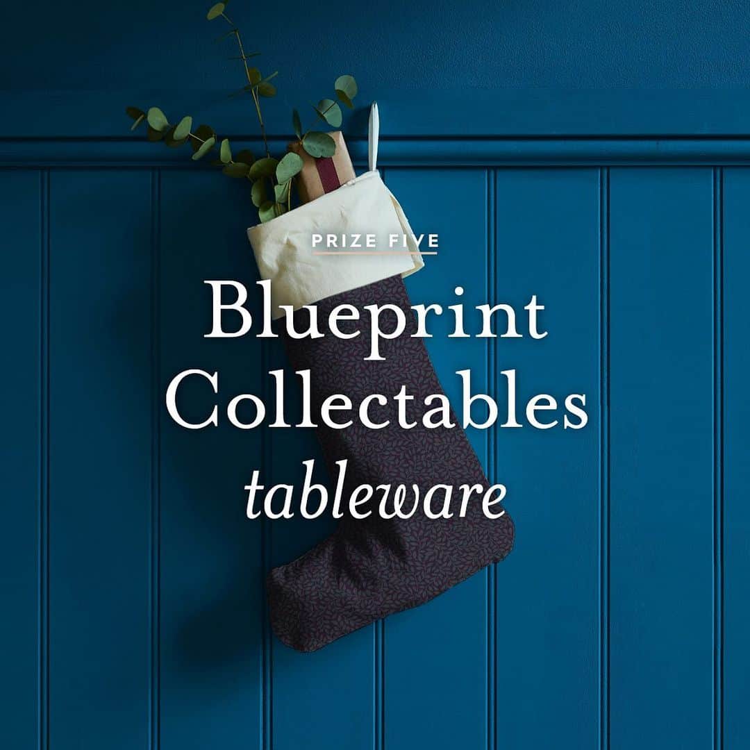 ローラアシュレイのインスタグラム：「THE LAURA ASHLEY CHRISTMAS GIVEAWAY 🎁 Swipe to see what’s inside our penultimate festive stocking…  In addition to todays prizes, we’re giving you a sneak preview of what’s coming soon… We’re delighted to share that our Blueprint Collectables dining range will be available as part of our spring 2021 home collections launch. This beautiful 12 piece tableware set comprises 4 plates, 4 mugs and 4 bowls in a beautiful gift box.  To enter, simply: 1. Follow @lauraashleyuk 2. Like this post 3. Tell us what your favourite part of Christmas dinner is in the comments below  For extra entries, tag your friends in the comments!  #BringingChristmasHome   T&Cs apply. UK only. Competition ends at 23:59 GMT on 20/12/20. 1 winner will be announced on 21/12/20.」