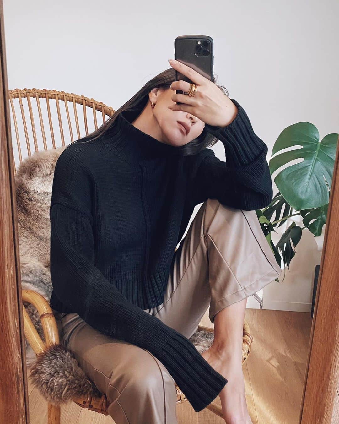 小竹麻美のインスタグラム：「とっても可愛い形のニットが届いた。 伝わるかな〜💞」