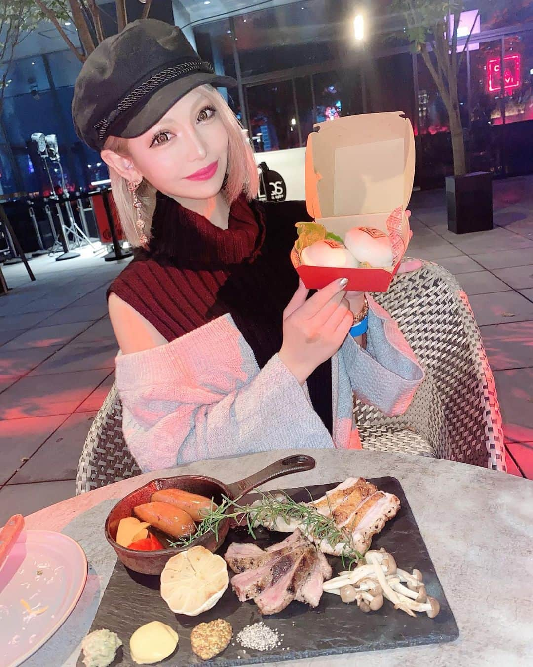 エリカのインスタグラム：「卒業までのリハの毎日が終わったら、遊ぶ♥️おいしいもの食べる♥️やりらふぃ~😎﻿ #バーレスク東京 #六本木 #渋谷 #新宿 #歌舞伎町 #ギャル #ベビギャル #キャバ嬢 #ダンサー #水着 #水着ギャル #ビキニ #burlesque #dancer ﻿」