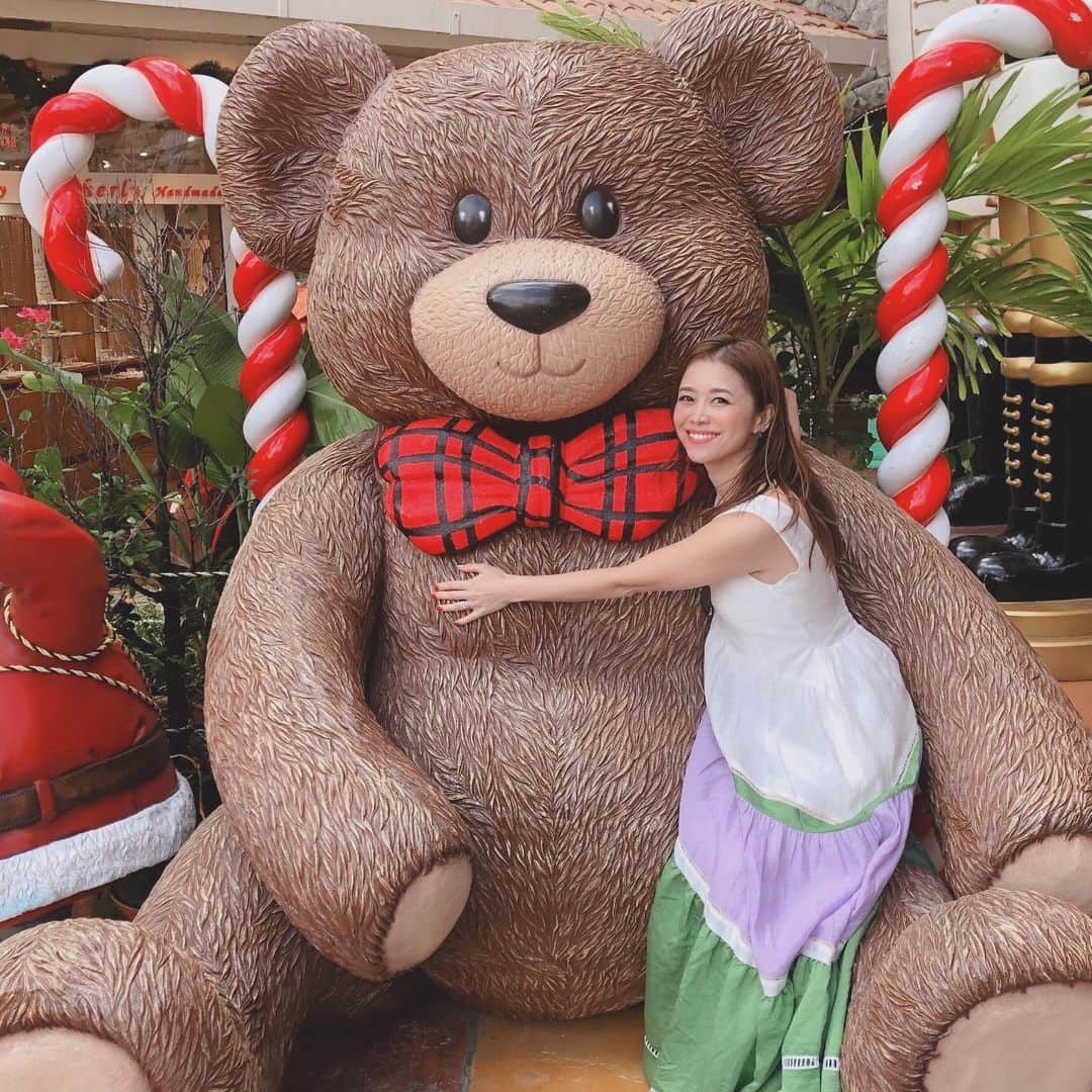 平井喜美のインスタグラム：「hug🧸🍭❤️﻿ ﻿  #bear #love #hug #estellak」