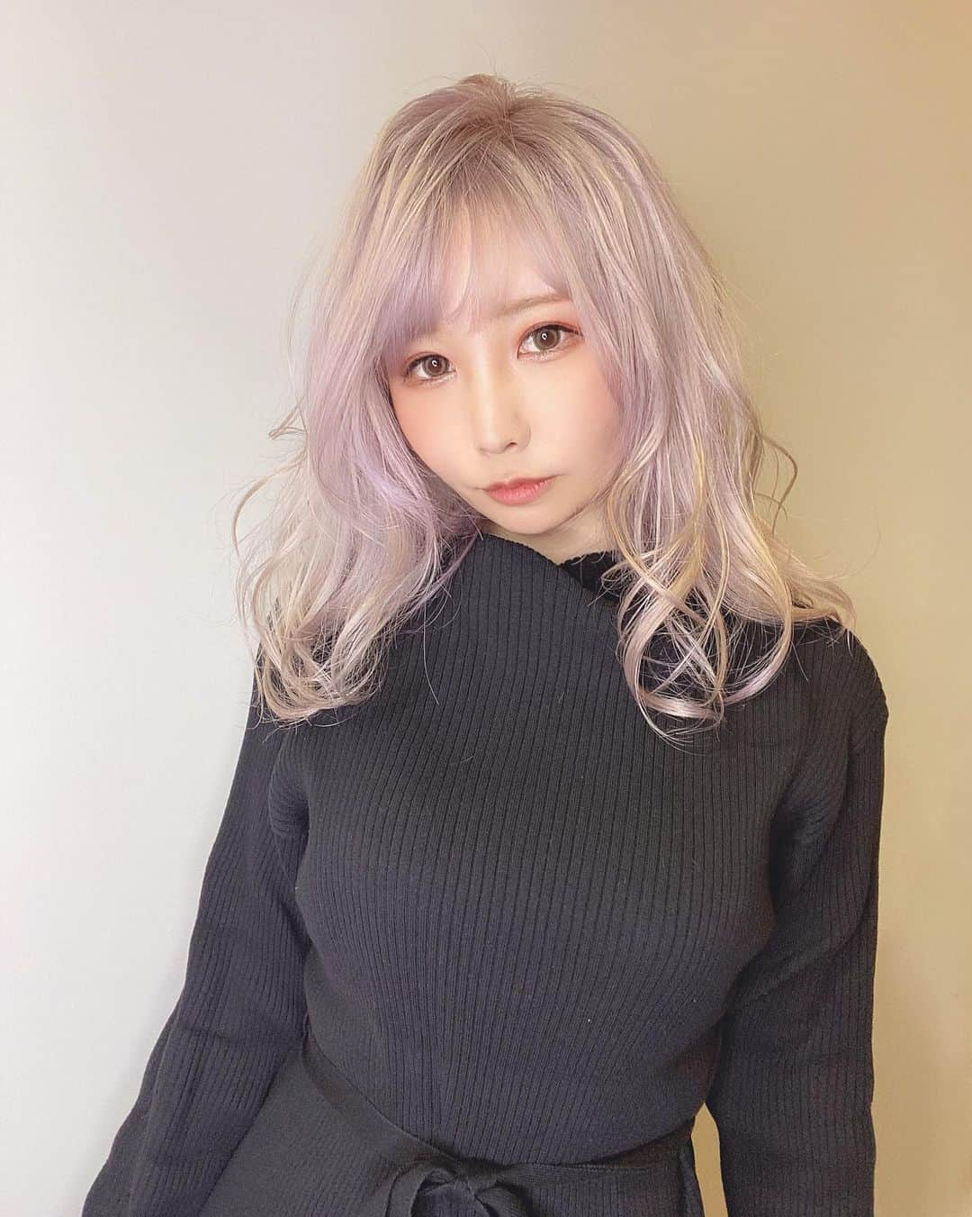 しらほしなつみさんのインスタグラム写真 - (しらほしなつみInstagram)「❤︎ NEW hair💜 五条先生っぽく白くしたい×Nizi Uのマユカみたいにしたいの願いが叶ったカラー😆 ・ #五条悟カラー #ヘアカラー #ヘアスタイル #hairstyle #haircolor #beauty #model #coser #cosplayer #japanesegirl #kawaii #makeup #メイクアップ #金髪 #グラデーションカラー #萌 #粉我 #角色扮演者 #팔로우 #셀카 #셀카그램 #뷰티스타그램 #데일리룩 #スナイデル #snidel #しらほしなつみ」12月16日 19時08分 - shirahoshi.natsumi