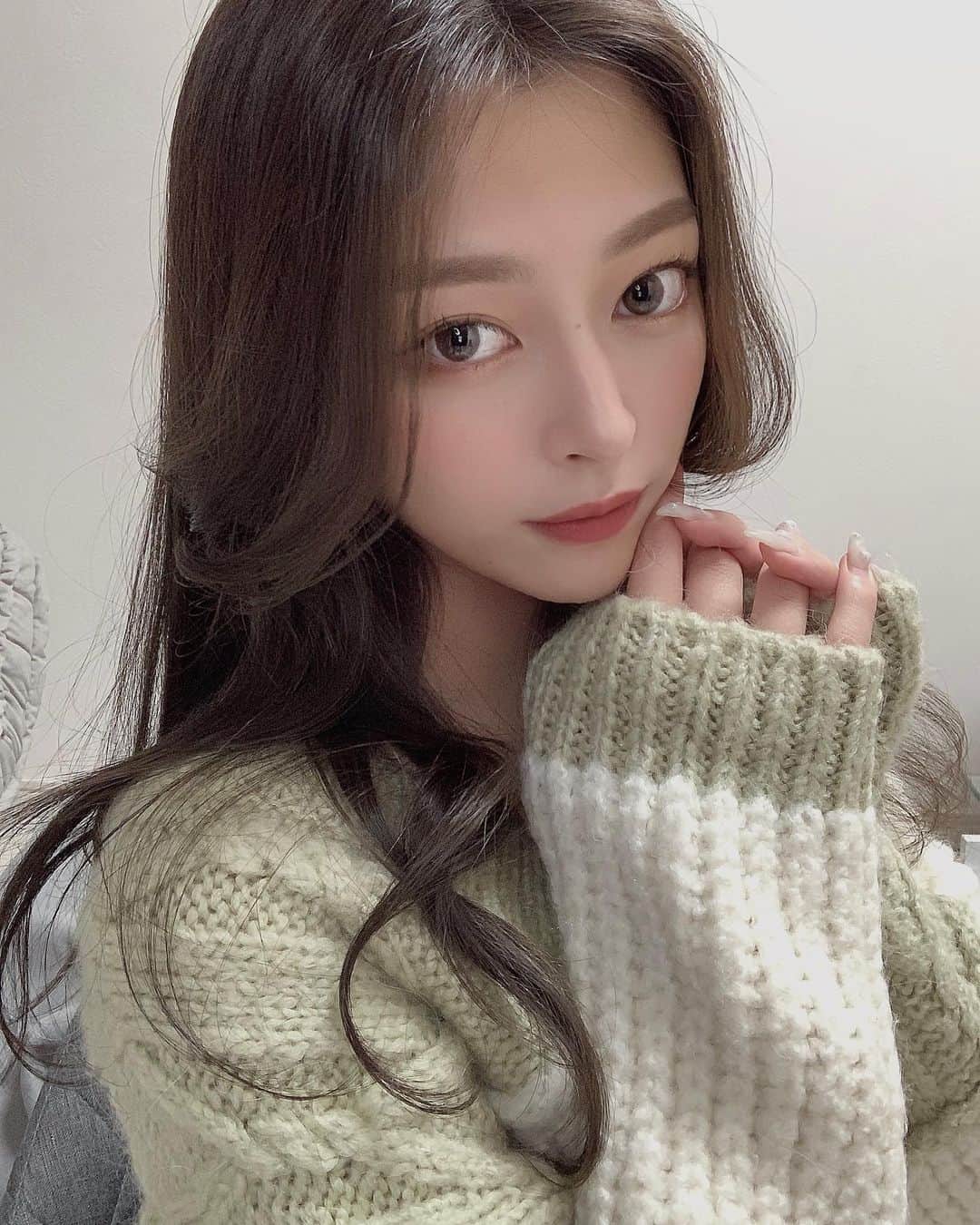 ミナのインスタグラム：「ジェニちゃんとお揃いのニット♥  #ジェニ #jennie #blackpink  #오오티디 #ootd #fashion  #ニット #knit #zara」
