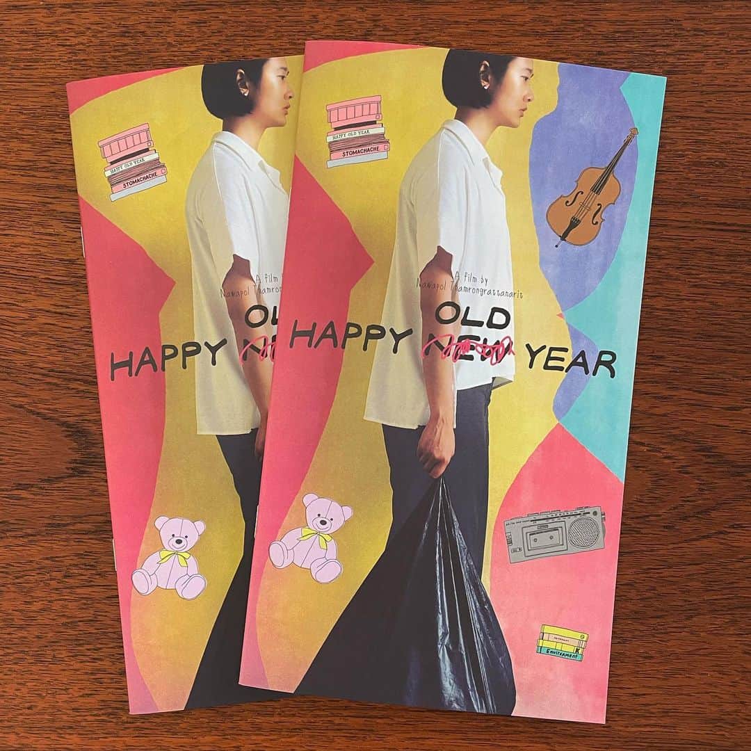 松田青子さんのインスタグラム写真 - (松田青子Instagram)「ナワポン・タムロンラタナリット監督作品『ハッピー・オールド・イヤー』のパンフレットに寄稿しています。この作品と主人公のジーンについて書くことができて、私はすごく嬉しいです。面白くて、とてもいい作品なので、ぜひ見てください。」12月16日 19時01分 - matsudaoko