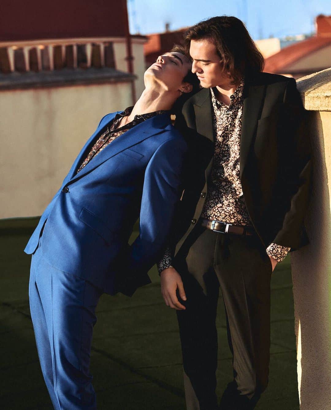 のインスタグラム：「Total look en @kaltblut_magazine Photographer: Miquel Cabello @miquel.cabello Stylist: Rebecca Perlé @perle.rebecca Styling assistant: Elena Barroso @elenabarrosob Make-up: Olesya Oleksyuk @Olesyamakeup Hairdresser: Marina Montero @marinamakeupmb Retouching assistant: Andreas Sichel @andreassichel Assistant: Maria Solsona & Javier @meerimeer & @mugilife Models: Nico & Jacob Solis @jacosolis & @nicosolis Agency: Blow Models @blowmodels」