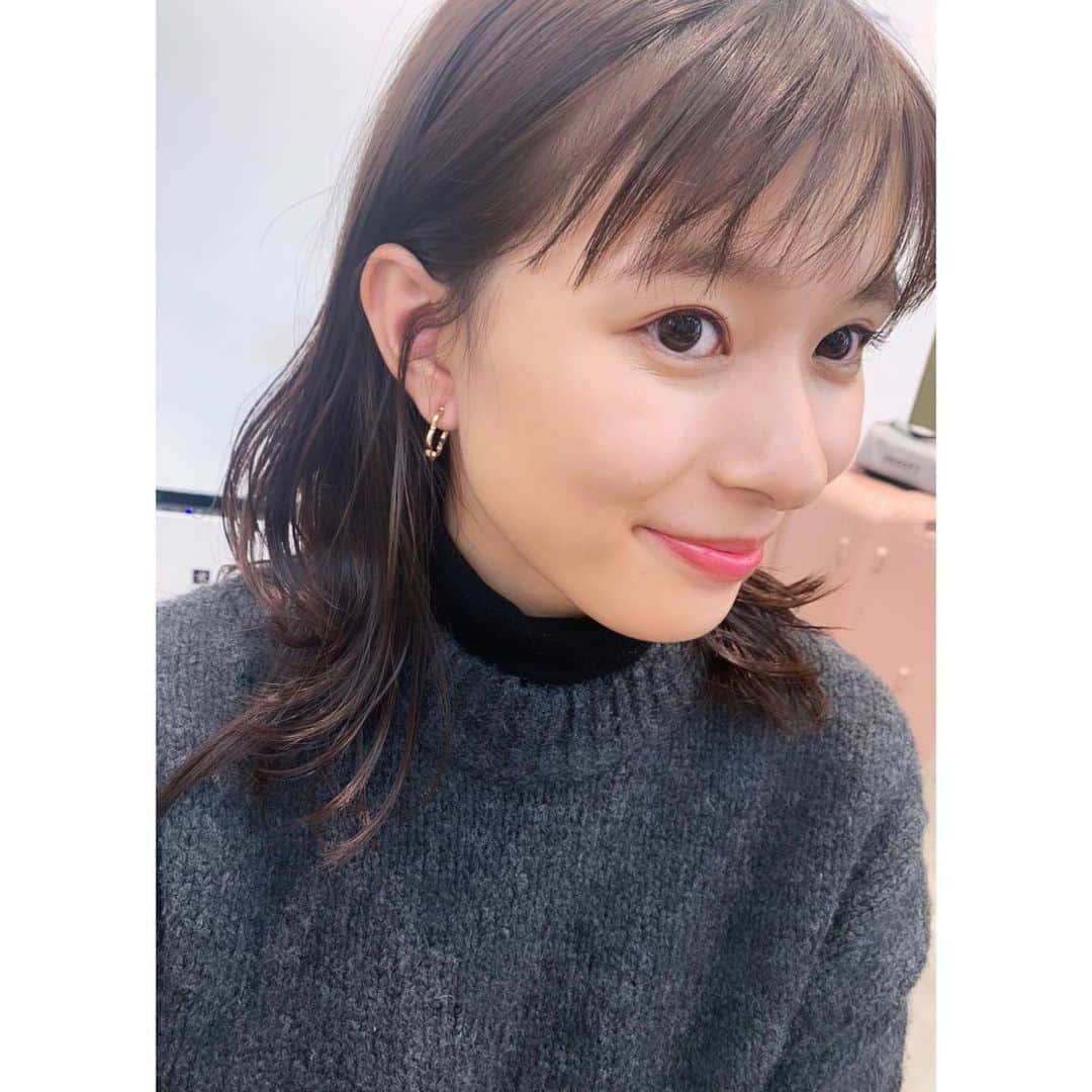 芳根京子さんのインスタグラム写真 - (芳根京子Instagram)「くんくんくん。  乾燥する季節ですね。 ハンドクリームは必須ですね。  かわいい！欲しいー！！！と 言っていたイヤリングを頂きまして、 とっても愛用してます！！ ありがとうございます☺︎  #KAORU」12月16日 19時23分 - yoshinekyoko