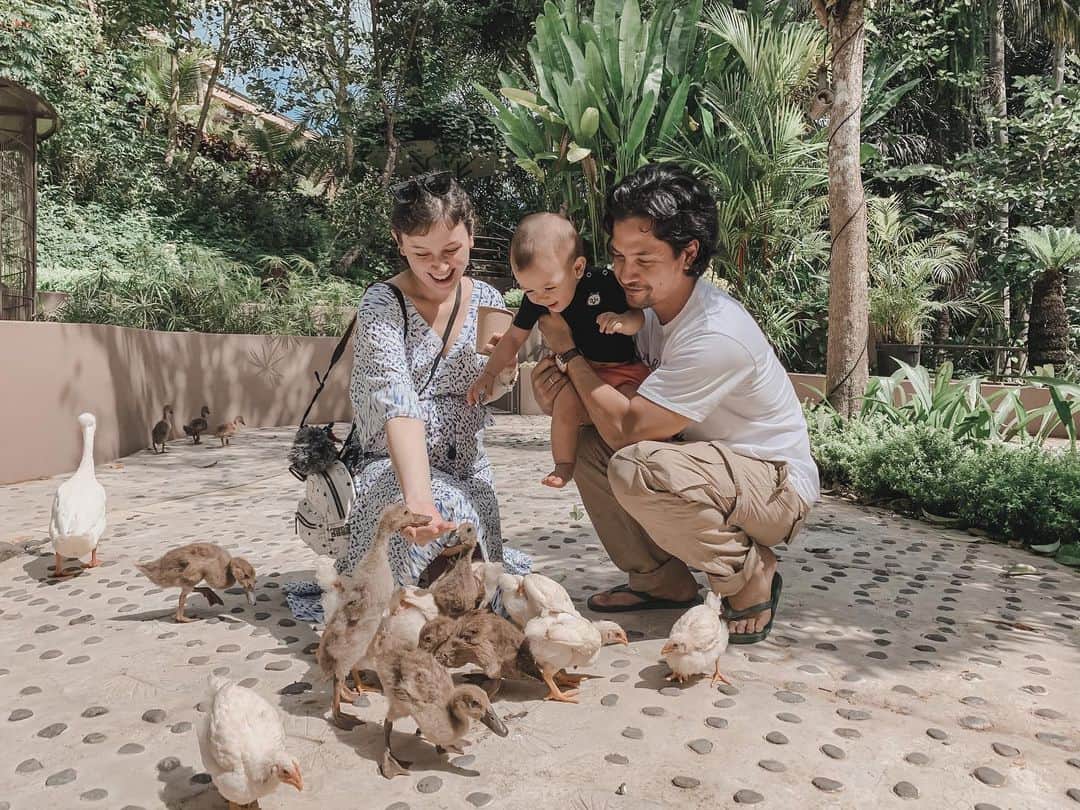 Kimberly Ryderのインスタグラム：「Senangnya Rayden juga animal lover kayak Mommanya. 🥰 All 3 episodes of #RaydensAdventureinBali sudah keluar di channel kami! Link in bio ❤️」
