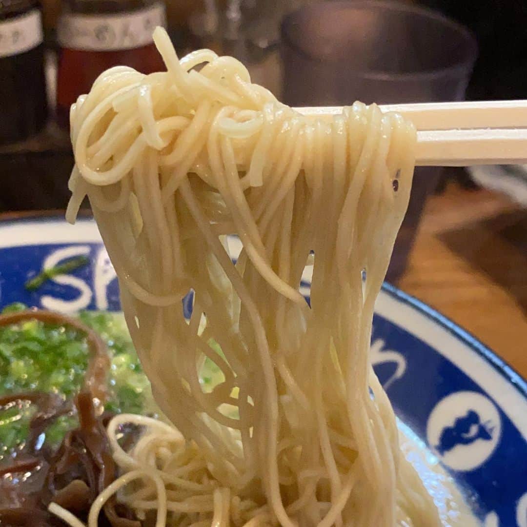 本谷亜紀さんのインスタグラム写真 - (本谷亜紀Instagram)「福岡出張のついでに久々のshinshin🍜まろやかなスープ、飲み干してしまったよ。。☺️🍜もう次はいつ福岡来れるか分からないから噛み締めました🥺 #福岡ランチ　#shinshin  #ラーメン #らーめん #拉麺 #라면#ramen#noodle  #つけ麺 #まぜそば #汁なし #麺 #麺活 #ラーメン巡り #ラーメンインスタグラマー #麺スタグラム #rameninstagramer  #travel #foodie」12月16日 19時40分 - akichi0518_ramen