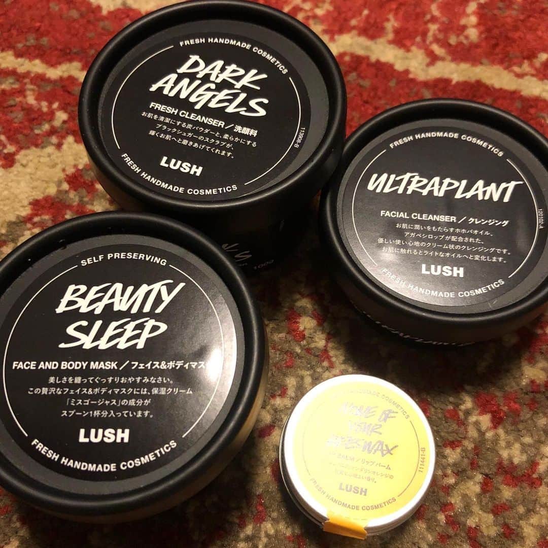 のインスタグラム：「. . 🎄🎁Vegan item🎁🎅 　　　　　 〜Xmaspresent〜　 Thank you so much🎅✨  @lushjapan  . . ずっと欲しかったLUSHさんの スキンケアitem😌🌱 洗ったときの気持ちよさも良いし 良い匂いですごくお気に入り✨ クリスマス近くなったしプレゼントに 喜ばれるかも😘🎁 たくさん使いまーす☃️✨ . . #lush #lushjapan #skincare  #ラッシュ #クリスマスプレゼント  #vegan #veganskincare #ヴィーガン  #自然素材 #スキンケア」
