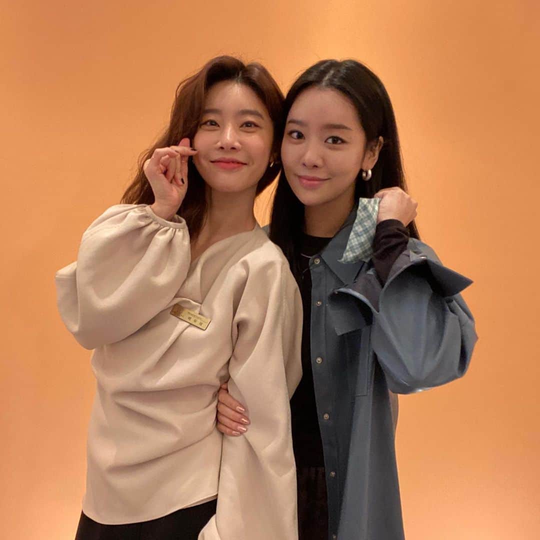 ソジン のインスタグラム：「오늘도 나를 사랑한 스파이 저녁 9시 20분. 멋진 서라랑🖤  이제 두래를 만날 수 있는 날이  오늘 내일 뿐이니. 놓치지 말고 본방사수😈」