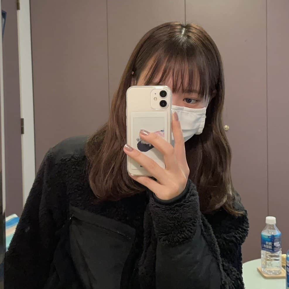 のインスタグラム：「マスク生活のせいでほんとーーーに表情がたるんで顔がたるんだのを感じたから前にやって効果あったソニックフィットまたしました~！ ここから2週間とかけてさらにしゅっとする予定です楽しみ  #ソニックフィット #sonicfit #ソニックフィット導入店 #ソニックフィット中目黒　#リーズリー湘南中目黒 ソニックフィットの施術と一緒にイオン導入してもらえるの、、肌に良いありがたいっ」