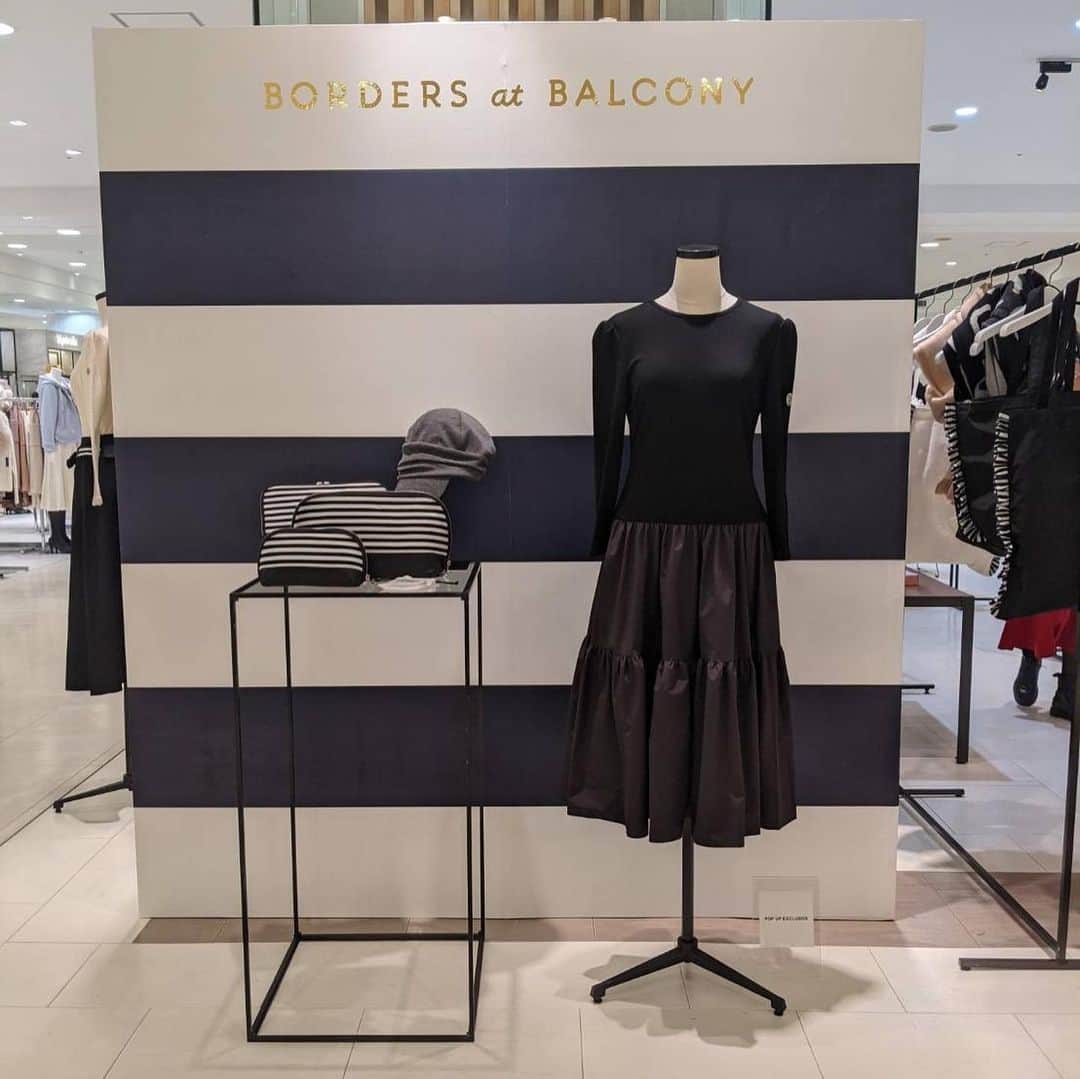 BORDERS at BALCONYのインスタグラム：「📣📣本日からスタート！！⁠⠀ ⁠⠀ 名古屋高島屋でのPOP UP STOREが始まりました！⁠⠀ ⁠⠀ 大好評のイベント限定ワンピース＆トップスを始め、⁠⠀ 秋冬コレクションの人気商品が揃っています✨⁠⠀ ⁠⠀ 本日インスタライブでご紹介した、ワイドパンツやキャスケット、CITY POLLYバッグやカシミヤストールもございます！⁠⠀ ⁠⠀ 😷😷😷⁠⠀ ご来場いただける方は、マスクのご着用や手指の消毒にご協力くださいませ。⁠⠀ 😷😷😷⁠⠀ ⁠⠀ ⁠⠀ ⁠⠀ ⁠⠀ #bordersatbalcony #ボーダーズアットバルコニー #ボーダーズ #BORDERS #柴田陽子 #yokoshibata⁠⠀ #popup #popupstore #popupshop #ポップアップ」