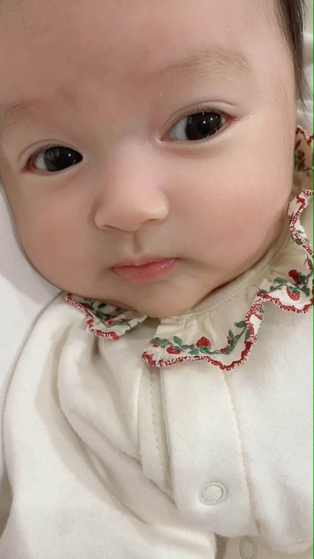 のインスタグラム：「🐣🌟🌟🌟  #babygirl  #生後1」