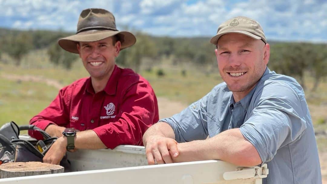 デビッド・ポーコックのインスタグラム：「In Queensland learning more about the drought they've had over the last few years. Devastating for a lot of farming communities and many of them now face a tough road out of it, despite the rains. Thanks to Matt and Jess for having us at their place and showing us around.」