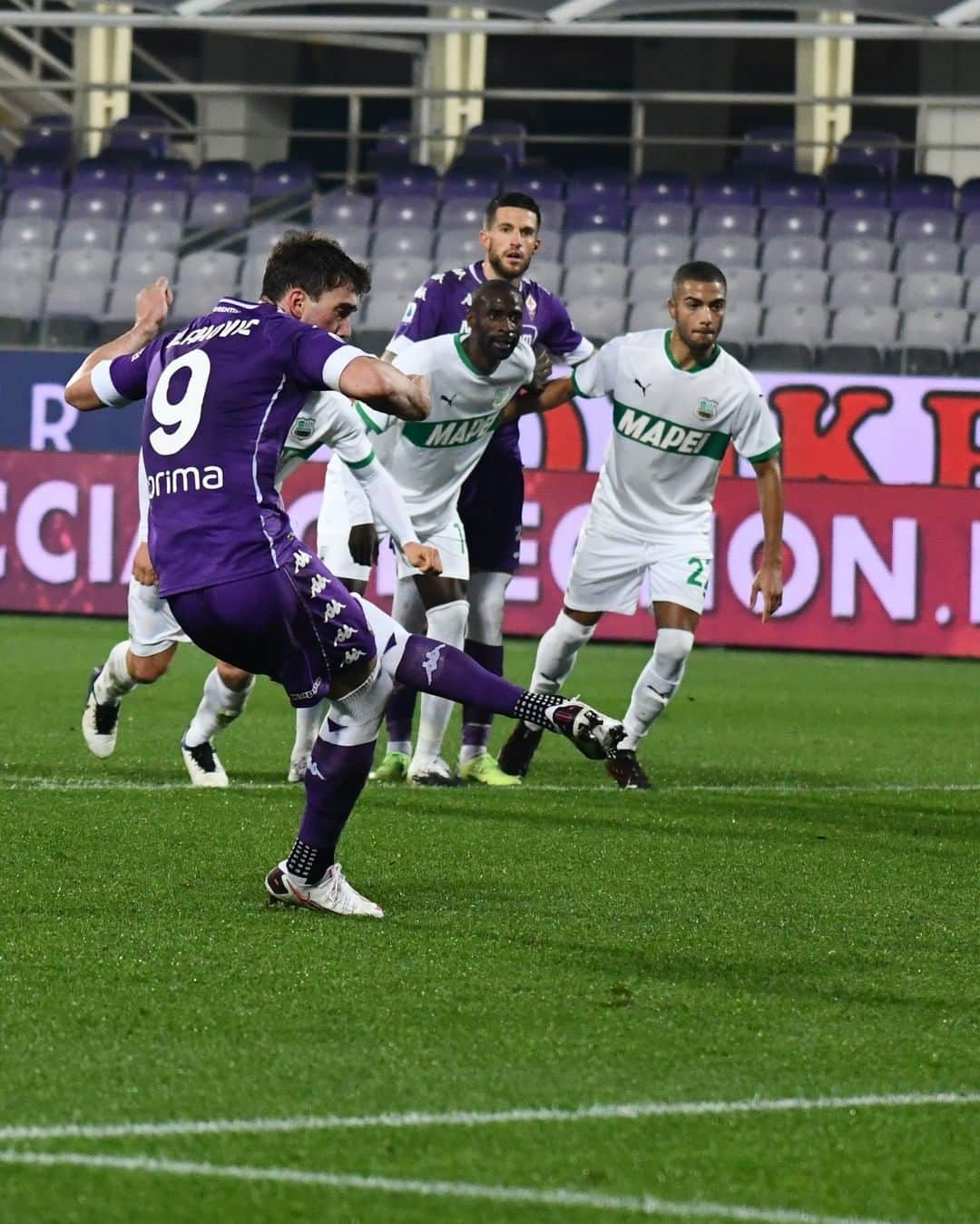 ACFフィオレンティーナさんのインスタグラム写真 - (ACFフィオレンティーナInstagram)「DUSAN! 👊  #ForzaViola 💜 #FiorentinaSassuolo #FIOvSAS #ACFFiorentina #Vlahovic #Fiorentina #DusanVlahovic」12月17日 5時30分 - acffiorentina