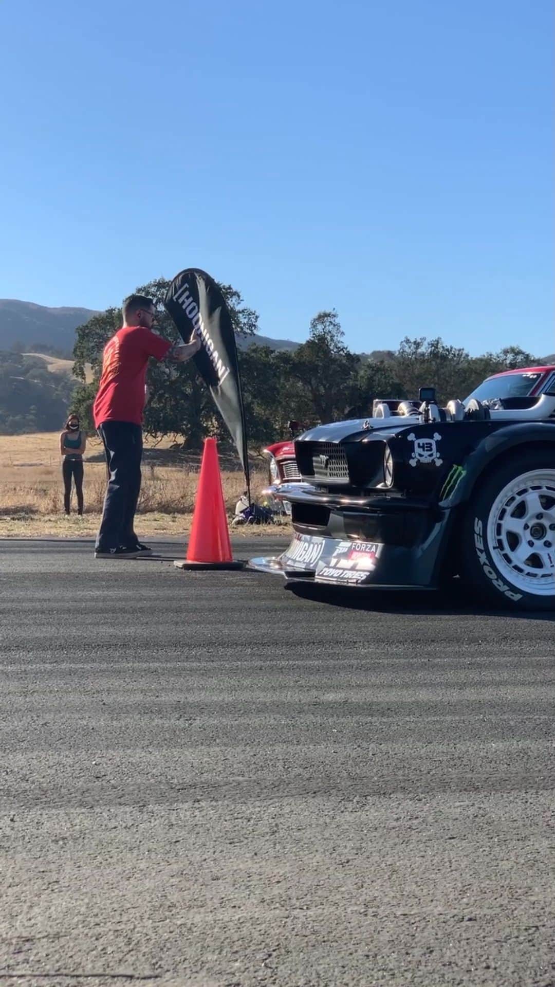 のインスタグラム：「So far, in Hoonicorn Vs The World, the Hoonicorn has been up against a wild mix of competition - and won! Will the streak continue or is this the race - against an actual drag car - that finally flips the script?? Find out in tomorrow’s episode at 9am PST on @TheHoonigans YouTube channel. #HoonicornVsTheWorld」