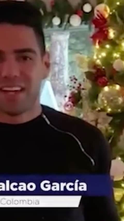 サッカー コロンビア代表チームのインスタグラム：「Les deseamos unas felices fiestas y un próspero 2021 🎄🎆🎁  Un abrazo de gol para todos los colombianos 🇨🇴」