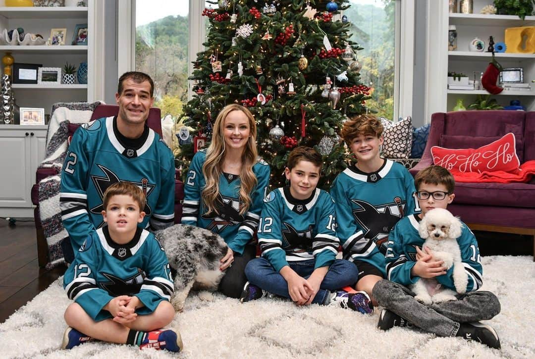 NHLさんのインスタグラム写真 - (NHLInstagram)「'Tis the season in the Marleau household.   (📷 TW/c_marleau)」12月17日 6時12分 - nhl