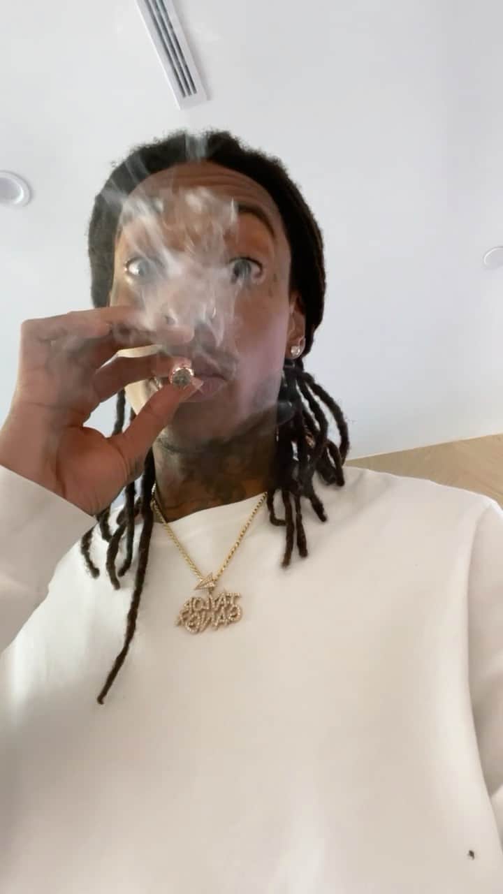 ウィズ・カリファのインスタグラム：「Thanks for tha pacc @berner415 @vibespa」