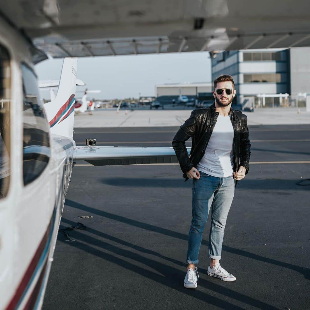 トラビス・ウォールさんのインスタグラム写真 - (トラビス・ウォールInstagram)「Siri... play “Fly Me To The Moon”   I was so excited to start flying lessons with my Flight Capt @pilot.seif (the best teacher in the world) and have my bud @nick_tipple  tag along for the ride! Goal is to have my license by early summer 21!   Who wants to come fly with me???  📸 @dave_xt  capturing the only ✈️ content!!!!」12月17日 6時06分 - traviswall