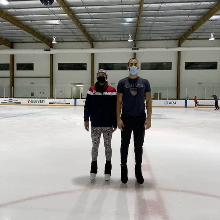 のインスタグラム：「I think our brains have frozen from the cold」