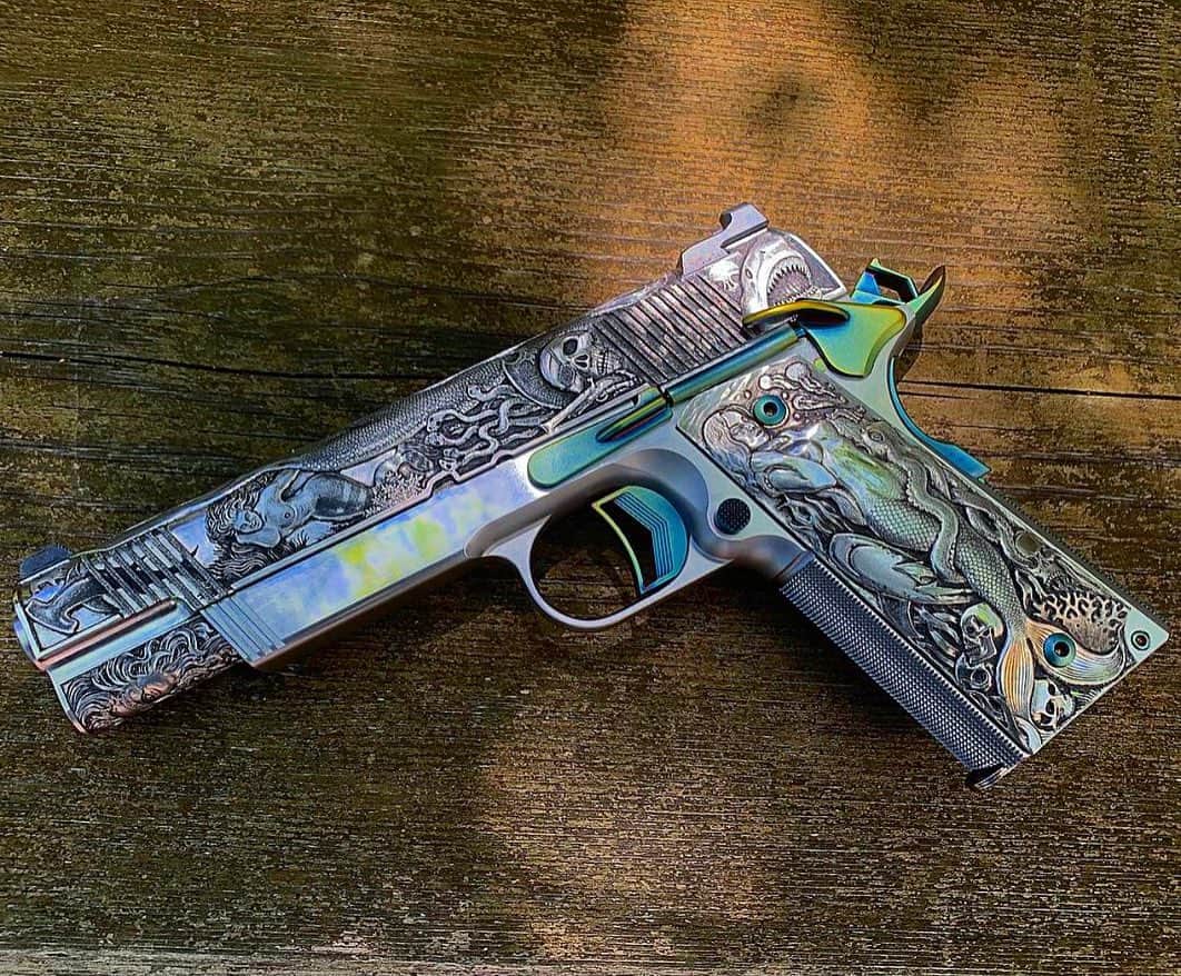 ウエストコーストチョッパーズのインスタグラム：「If you’re looking for a Epic last minute gift.   I’m putting one of my personal pistols up for grabs tomorrow on @craftsmanexchange   Don’t snooze it’s gonna go quick!!  www.craftsmanexchange.com」