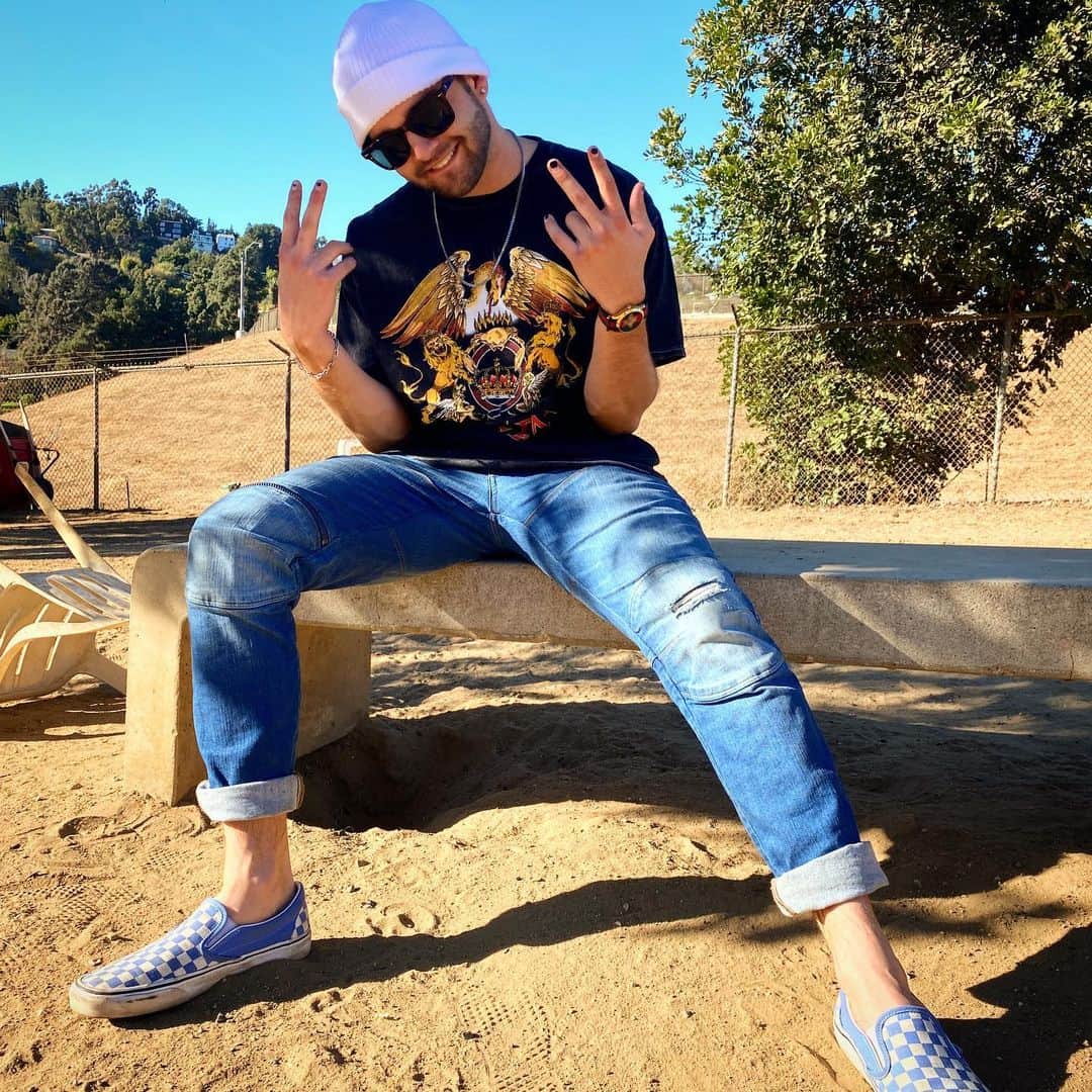 ジャック・グリフォーのインスタグラム：「Queen snapped a fit 💦💥  I want to encourage you guys as I do myself to remain true. I’ve lived a life consumed by performance and living up to what people think of me or who I should be. And that is BS. And at no ones fault but my own. Why do we let these opinions control us? Why do we care? You are surrounded by extraordinary !UNCONDITIONAL! love and acceptance all the time like WOAHH. IT BLOWS MY MIND FAM 🤍🫀☀️🌈 #instalove #keepgoing 1john4:19」