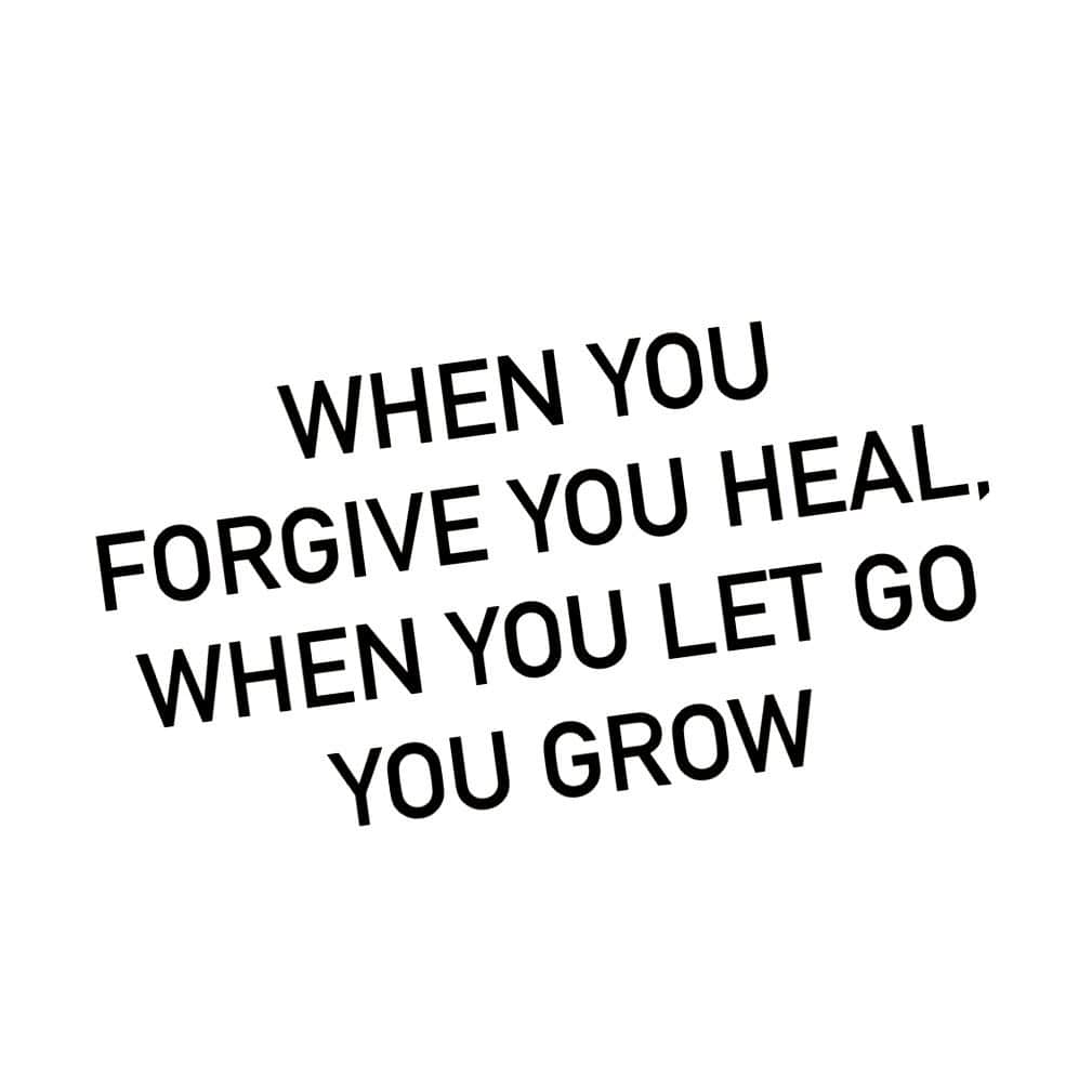 トレーシー・キスさんのインスタグラム写真 - (トレーシー・キスInstagram)「How hard is it to move forward in life when you’ve been hurt in the past? To trust people when your trust has been broken, to get back up when you’ve been knocked down, to love again after your heart has been broken and to believe in yourself when you’ve forgotten who you really are? I think it’s pretty hard to say the least! It seems that the majority of people are nursing old wounds and carrying around painful memories from the past which only inhibit the future, freedom and happiness. I spent the majority of this year hurting and pushing good people away from me simply because I couldn’t forgive the horrible way that I’d been treated in the past and it made me build my walls so high that nobody could reach me. Ultimately I couldn’t heal until I forgave the past, and to do that I had to accept the love within my present. It wasn’t until I opened both my eyes and my heart that I realised everything in my here and now was so blissfully beautiful, safe and ok - all of the pain, panic and suffering of the past was already over with and gone so I didn’t have to fret anymore; but where I’d been holding onto it I’d carried it into my present. So instead of trying to make sense of it, to find some way to understand why I’d been hurt or what I could have done differently I let it go instead; like a dirty old rock sinking to the bottom of a lake, I let it all go into the darkness, all of the pain, emotion and feelings that went with it and it made me feel so uplifted and free. My heart was no longer heavy, my chest no longer ached, I smiled more, laughed more and filled my days with sunshine once more. And now here I am, blossoming in life, loving the challenges and opportunities that come my way and cherishing my time with good souls who accept me for who I truly am instead of trying to change or contain me. I had to let go of the past in order to grow and I’ve never felt stronger and taller than I do today. I hope that in time whatever is hurting you right now you will be able to forgive, let go and heal too 🙏🏼 life is far too short to look backwards when you should be striding forward #healingthoughts #recoveryjourney #newlife #changeisgood #myjourney」12月17日 6時50分 - tracykissdotcom