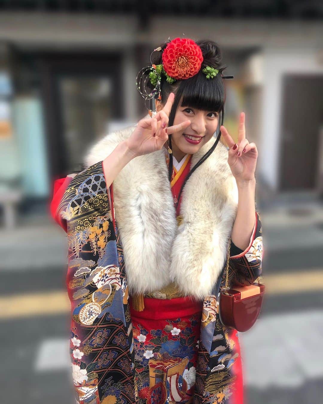 谷口萌衣子さんのインスタグラム写真 - (谷口萌衣子Instagram)「成人式の時の写真載せちゃう！  ファイナルイベントでも、とっても素敵な振袖を着ます。 楽しみにしていてください☺︎🇯🇵  あと4日！！  ファイナルイベントは初のオンライン開催です。 YouTubeと17liveにて配信！>>どちらも「ミスキャンパス立命館2020」で検索すると出てくるので、事前登録してみてください✔️  #ミスキャンパス立命館 #成人式　#振袖」12月16日 21時56分 - moeko_taniguchi
