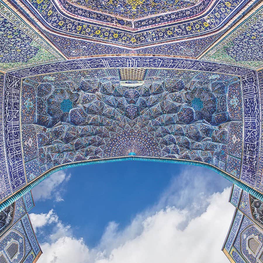 Grace Bonneyのインスタグラム：「Fatemeh Hosein Aghaei @hoseinaghaei.fatemeh “Iranian architecture is full of art, mystery, beauty, and creativity. The most important thing for me is to show the beauty of traditional Iranian architecture to the people of the world. It’s a very difficult task because under the best of circumstances it’s not possible to capture the fullness of the beauty in a single frame.  This is why my photographs usually begin with a picture of the interior or exterior that’s captured by a wide-angle lens, frequently from a low angle.  In subsequent photos I try to capture details of the buildings that grab my attention. Then I look at the picture and if I’ve captured half the beauty that I saw, then I’ve done my job.”  ———————————————————————————  (Laila here) When I was in art school at The Savannah College of Art & Design @scaddotedu I took an Islamic art and architecture class where I learned about how it was forbidden for man to create anything that was representational of the “creator’s” creations. Essentially one would offend the creator in the attempt at emulating life. Consequently the complexity of the architecture found in mosques and patterned tilework are considered permissible expressions of excellence in artistry without offending the creator. This is not a hard and fast rule in modern times but was historically the case.」