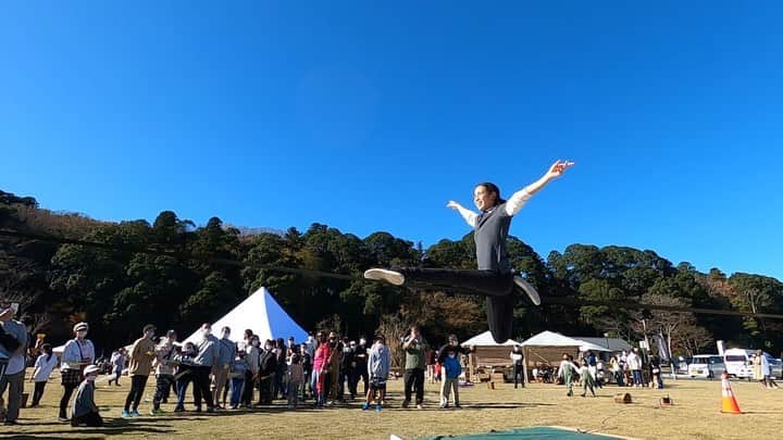 福田恭巳のインスタグラム：「2020.11  @urbanoutdoor.mito  @uo.marche   It was so much fun and exciting!!  パフォーマンスの時はたくさんの観客で 拍手や声援ありがとうございました😊  @jeeprealgames  @gibbonslacklines  @gibbonjapan  @karadafactory   #スラックライン #slackline #slacklife #gibbonslacklines #ジープ #jeep #JeepRealGames #ThePowerofReal #jeep_real  #gopro #goproのある生活  #yukimi #福田恭巳 #ママアスリート #女の子ママ #産後ダイエット #子どものいる暮らし  #体幹トレーニング #バランス #ヨガ #ピラティス #キャンプ #camp #urbanoutdoorcamp #水戸 #千波湖」
