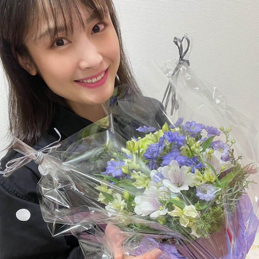 下垣真香さんのインスタグラム写真 - (下垣真香Instagram)「𓂃﻿  12月15日、29歳の誕生日を迎えました🎂✨﻿ 沢山のお祝いのお言葉を頂けて幸せです！﻿ ありがとうございます❤️﻿ ﻿ 情勢が変わってしまい、思うようにならなかった28歳。﻿ そんな中YouTubeという新たな挑戦に踏み出すことができました！﻿ でもそれはいつも応援して下さる皆さんや家族、周りにいてくれる人たちがあってこその"今"だと思ってます！﻿ 全ての皆さんに感謝です！﻿ ﻿ YouTubeでいろんな一面をお見せできるよう目の前のことをしっかり頑張っていきますが、女優としてももっと皆さんの目に触れられるよう頑張ってまいります！﻿ ﻿ 遂に20代ラスト…！﻿ 悔いのないよう頑張って、そして楽しんで過ごしていきたいと思います✊🏼﻿ ﻿ これからも応援よろしくお願いします🙇🏻‍♀️💓﻿ ﻿ ﻿ みんないつもありがとう！﻿ お母さん産んでくれてありがとう！﻿ ﻿ ﻿ #mybirthday #birthday #29 #december15 #誕生日 #29歳 #12月15日 #アラサー #感謝をする日 #いつもありがとう」12月16日 22時07分 - madoka_shimogaki