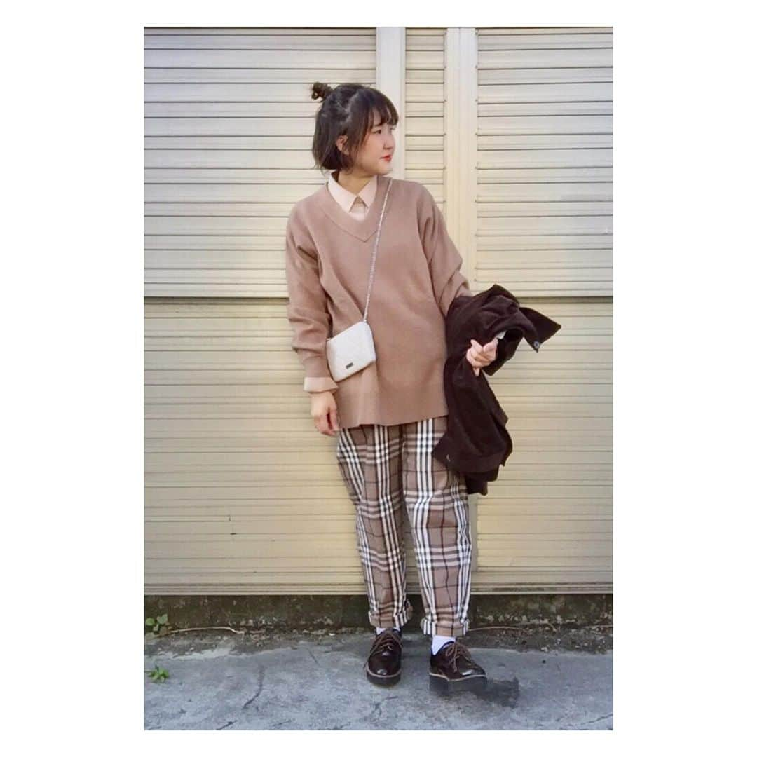 GU TAIWANさんのインスタグラム写真 - (GU TAIWANInstagram)「舒服到想一直穿的#SweatLikeKnit 穿搭 💕 #女裝寬V領休閒寬版針織長上衣 搭配主廚褲，在家或外出都OK👌🏻  - #GUTaiwan #WearTokyoNow #針織 #Tunic #寬版 #長版  #Sweat #休閒上衣 #knit #OOTD」12月16日 22時08分 - gu_taiwan